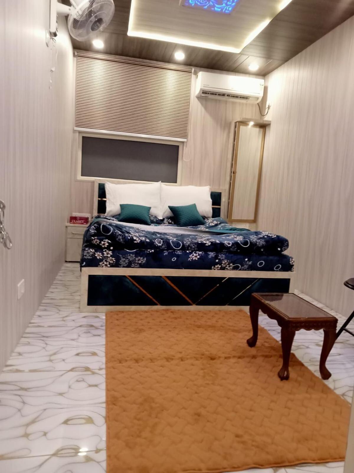 Apartment Rajab Srinagar (Jammu and Kashmir)