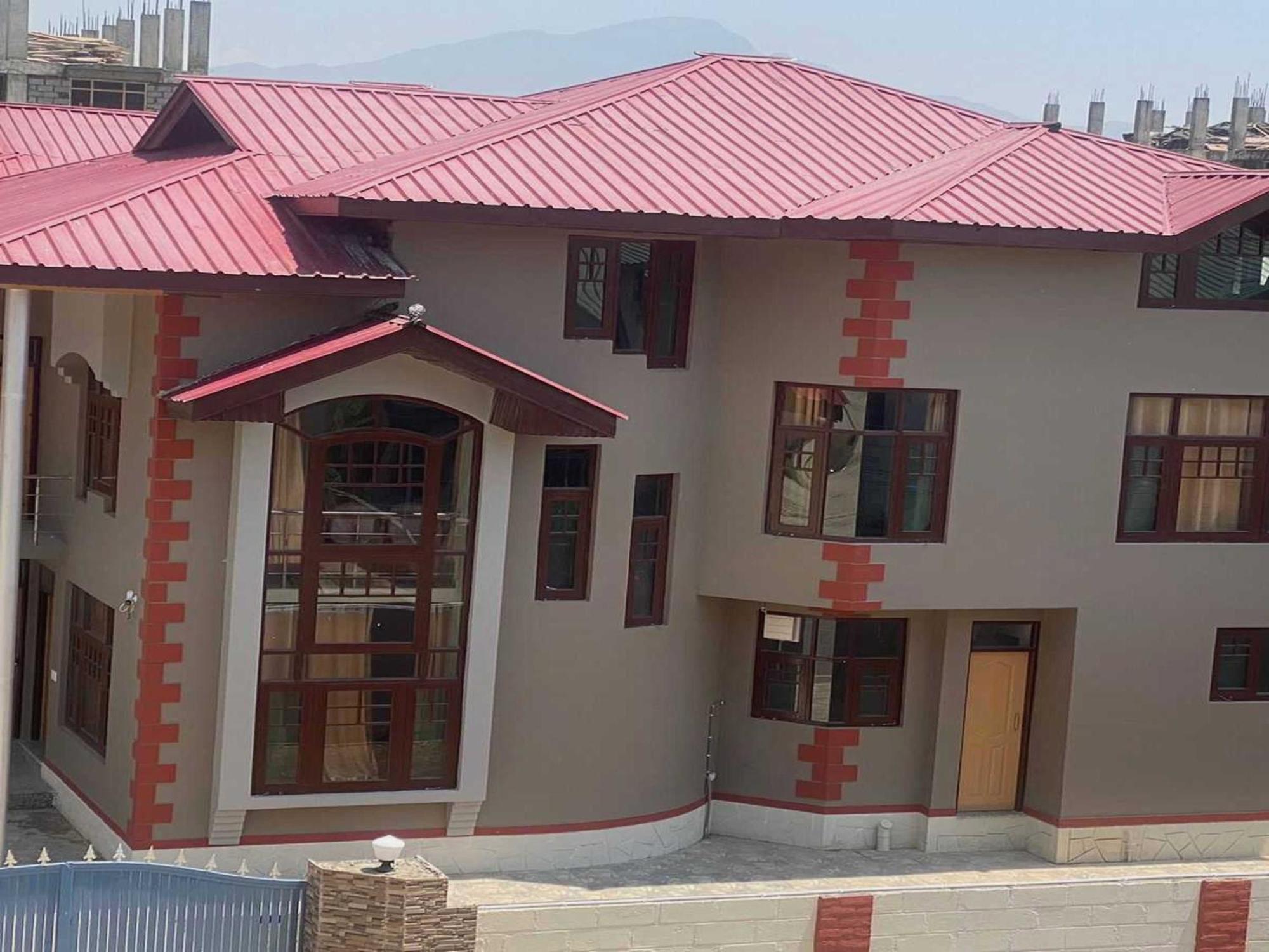 Oyo 81382 Penthouse 3* Srinagar (Jammu and Kashmir)