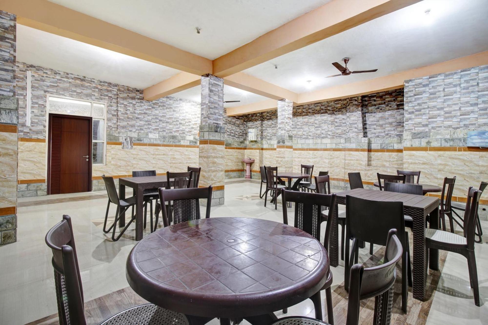Collection O Rajbagh Hotel *