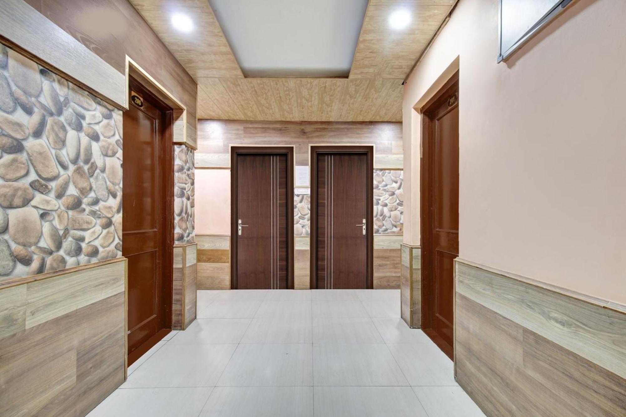 Hotel Collection O Rajbagh *