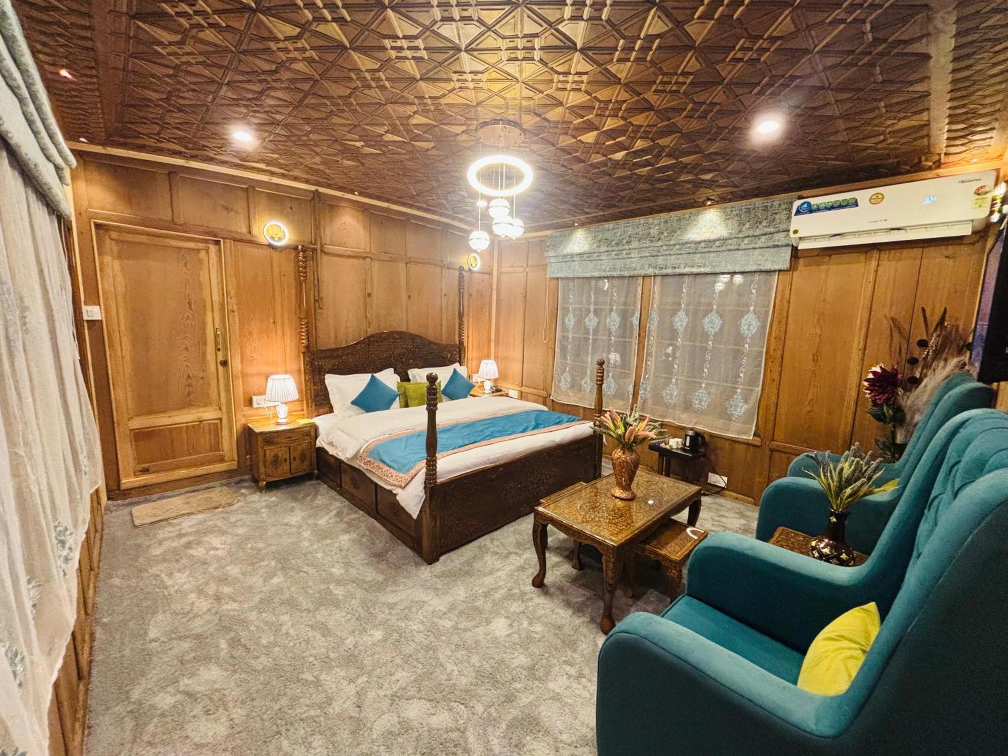 Shabistan Premium Houseboats Srinagar (Jammu and Kashmir)