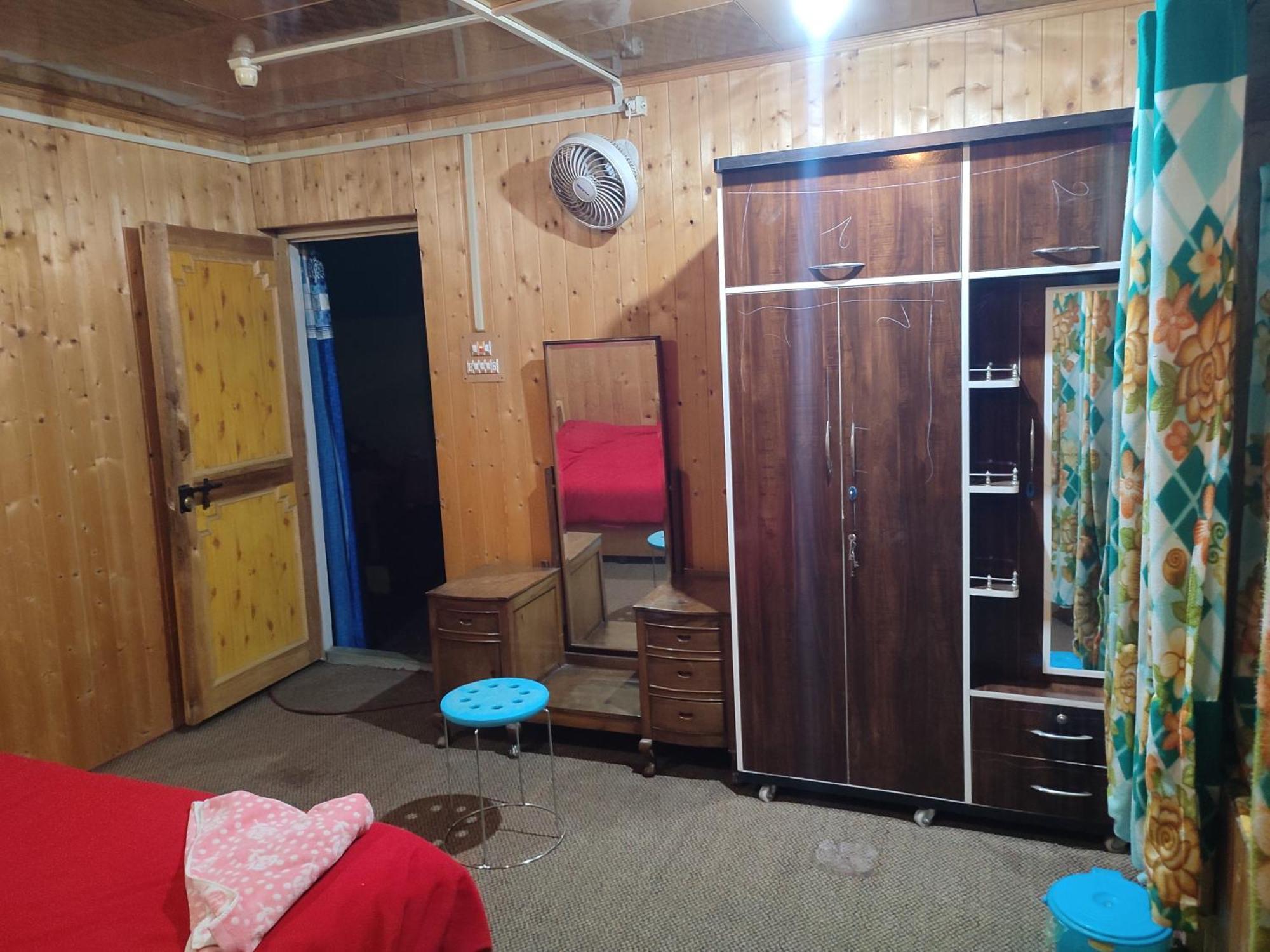 Paradise Found Homestay Srinagar (Jammu and Kashmir)