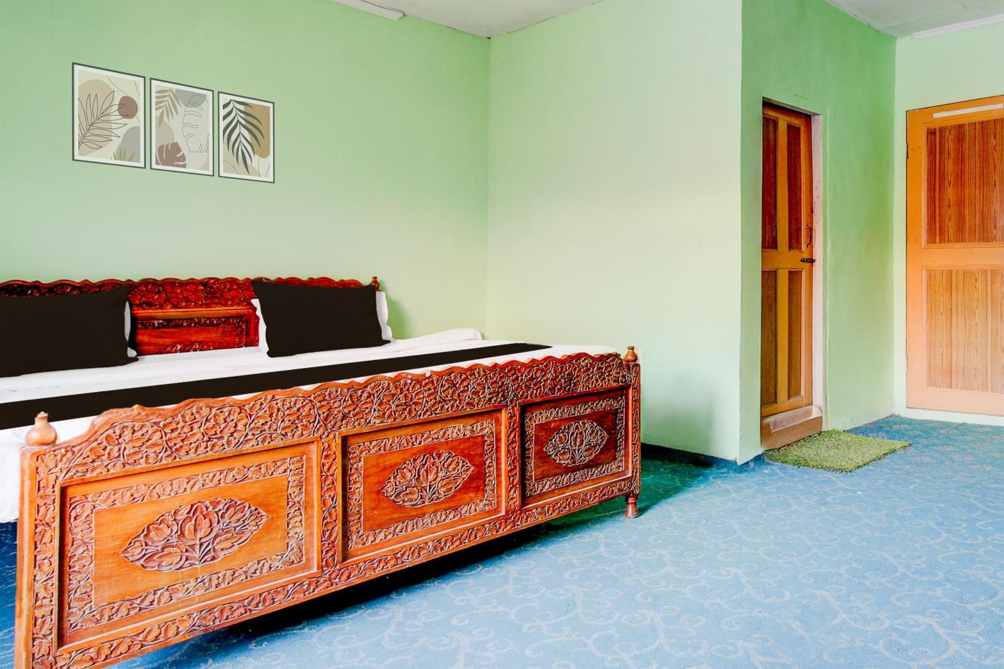 Hotel Collection O Rajbagh *