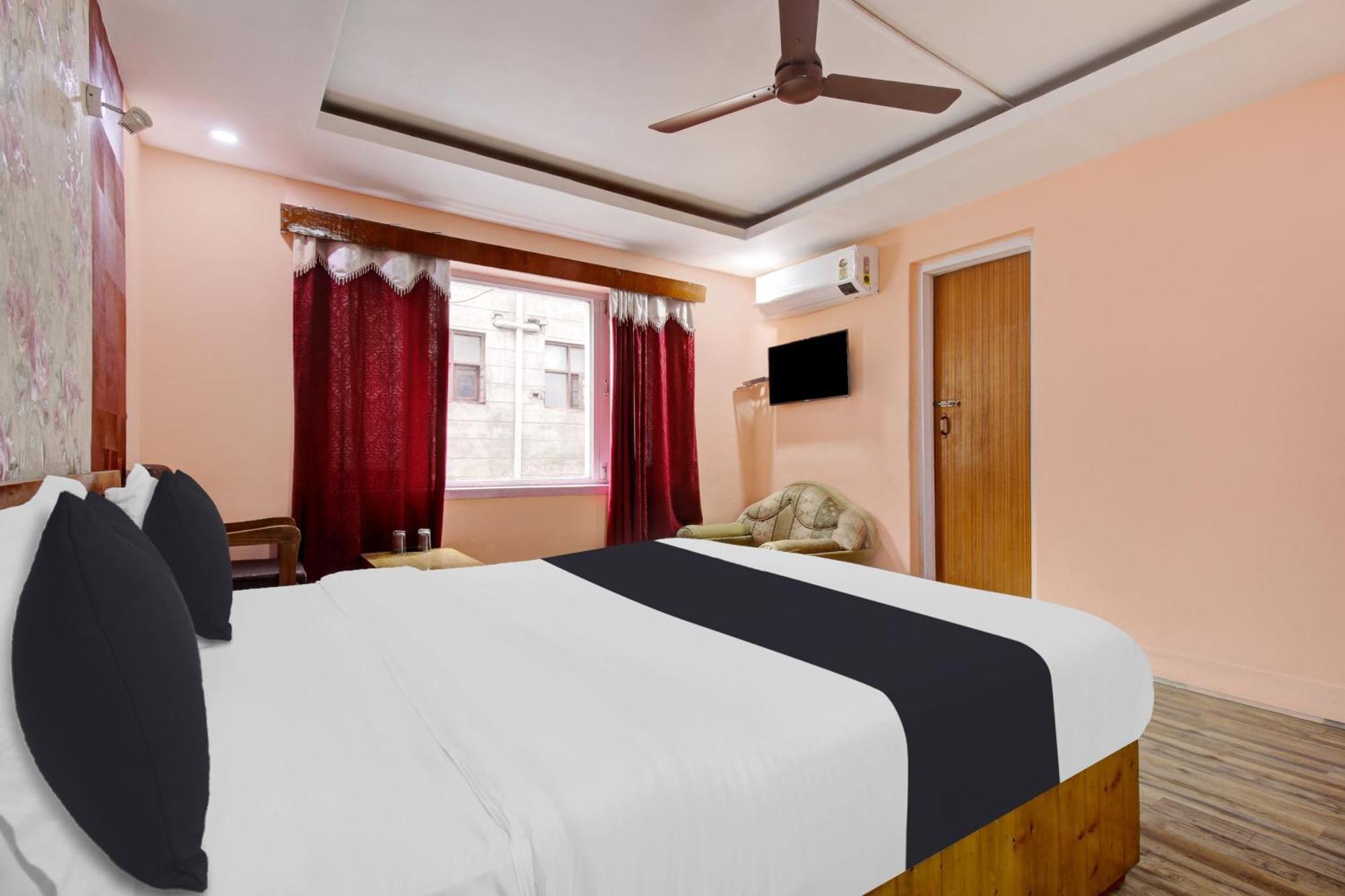 Collection O Rajbagh Hotel