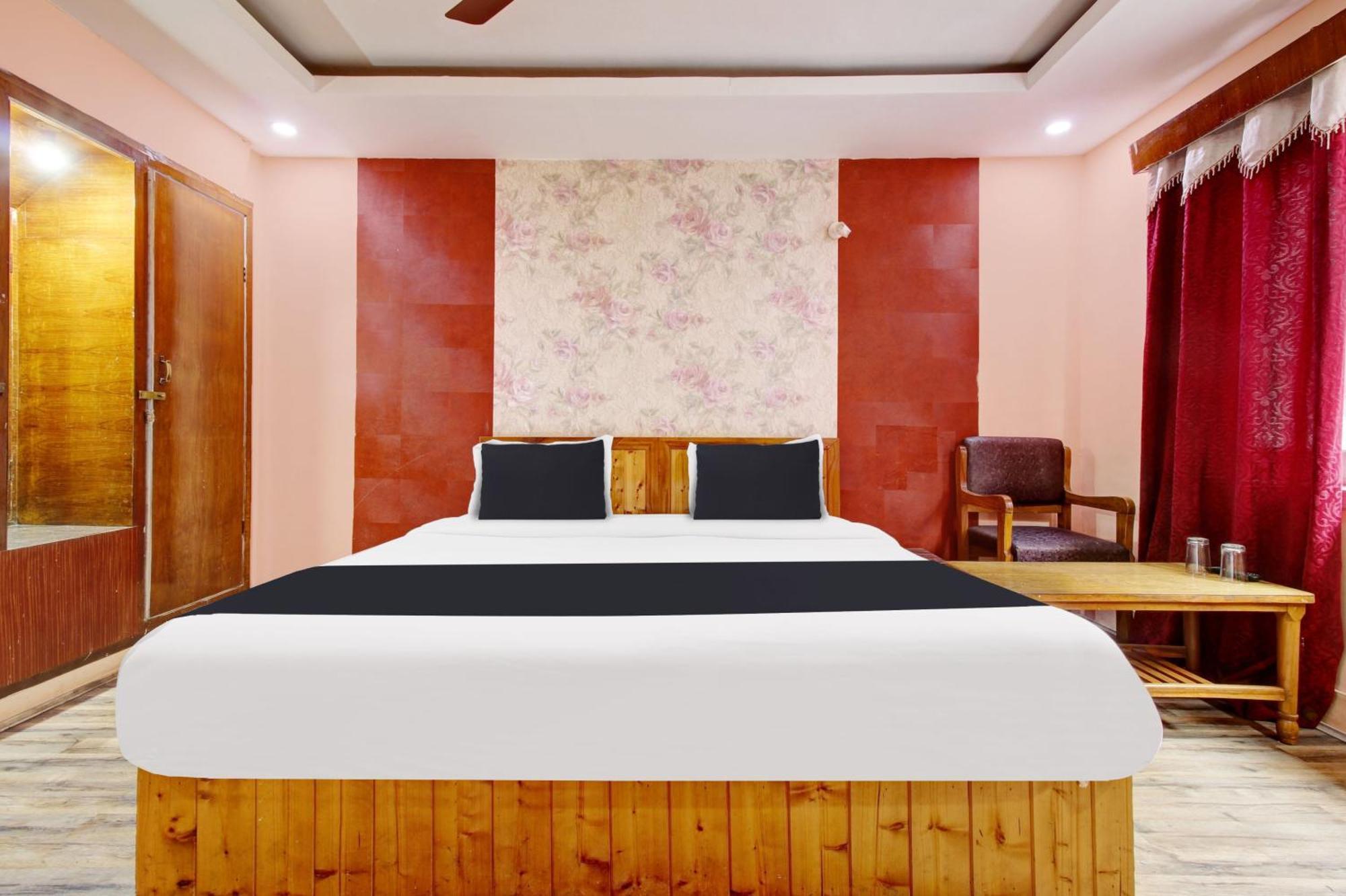Collection O Rajbagh Hotel Srinagar (Jammu and Kashmir)