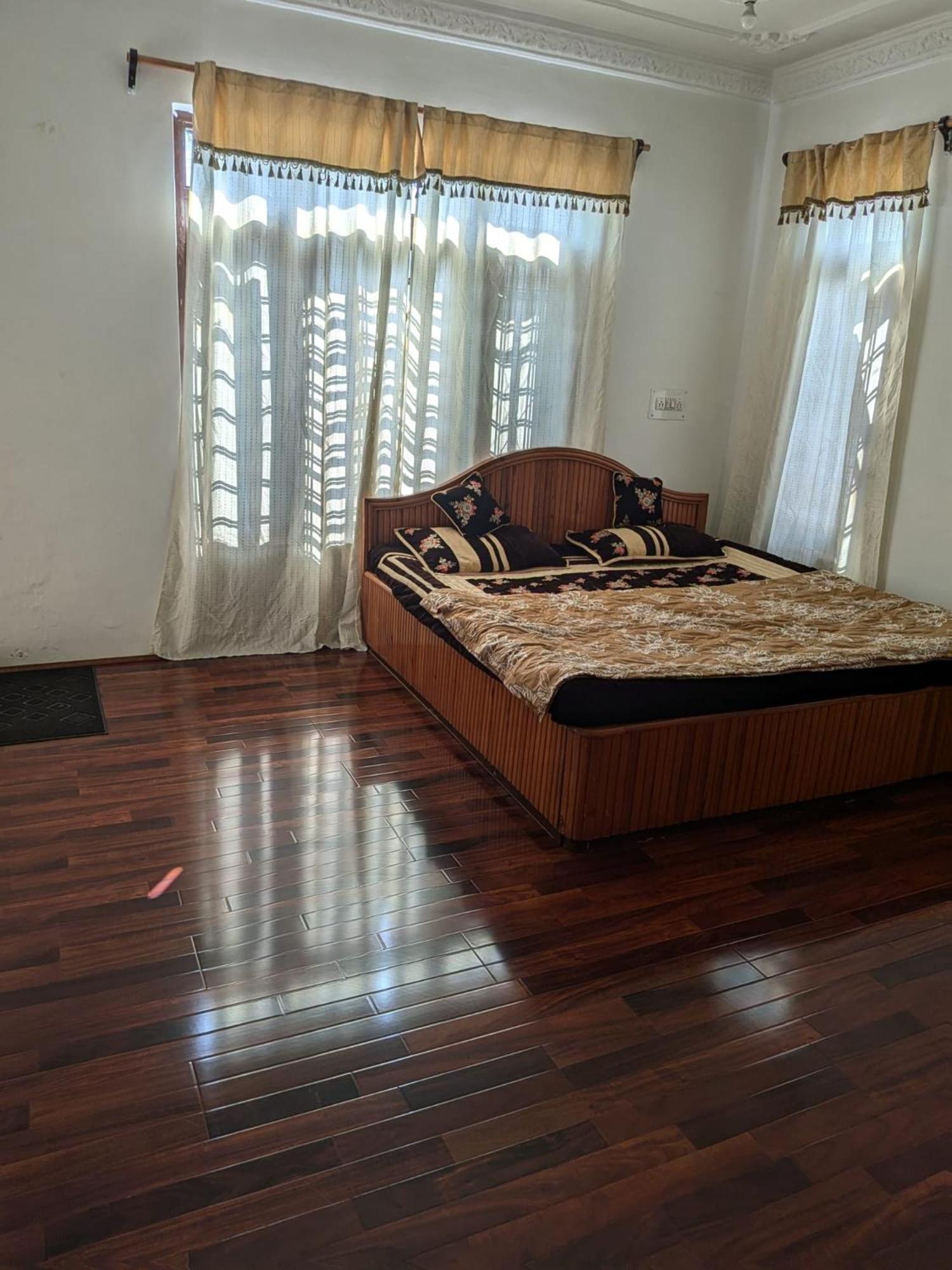 John's Palace 2* Srinagar (Jammu and Kashmir)