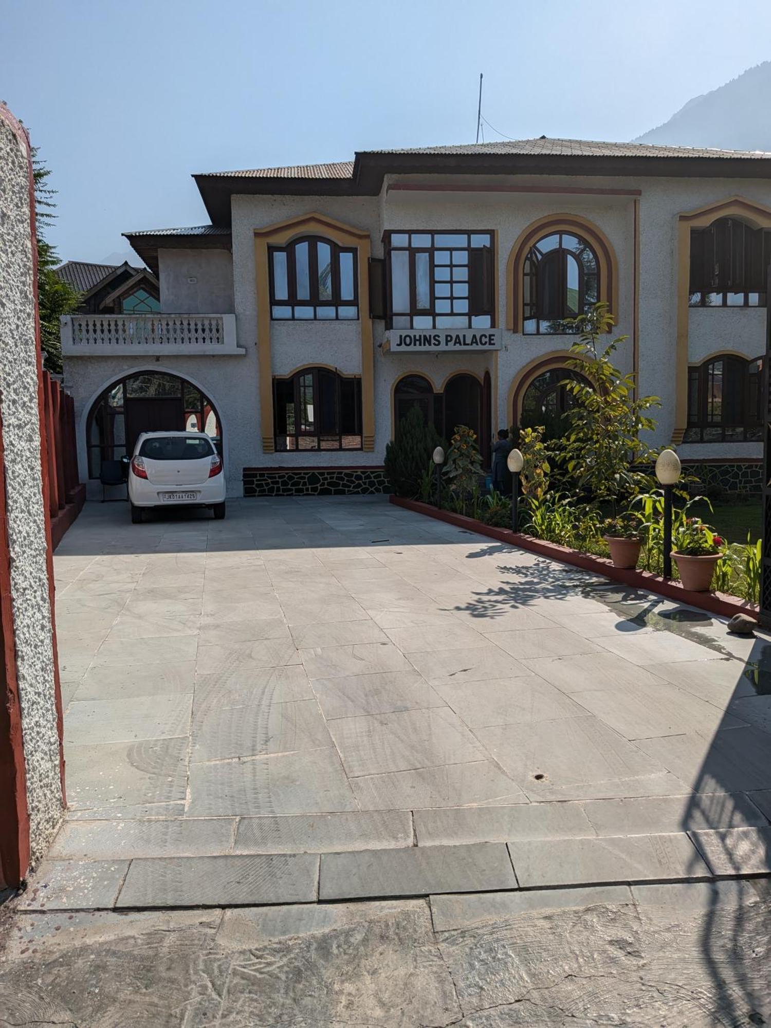 John's Palace Hotel Srinagar (Jammu and Kashmir)