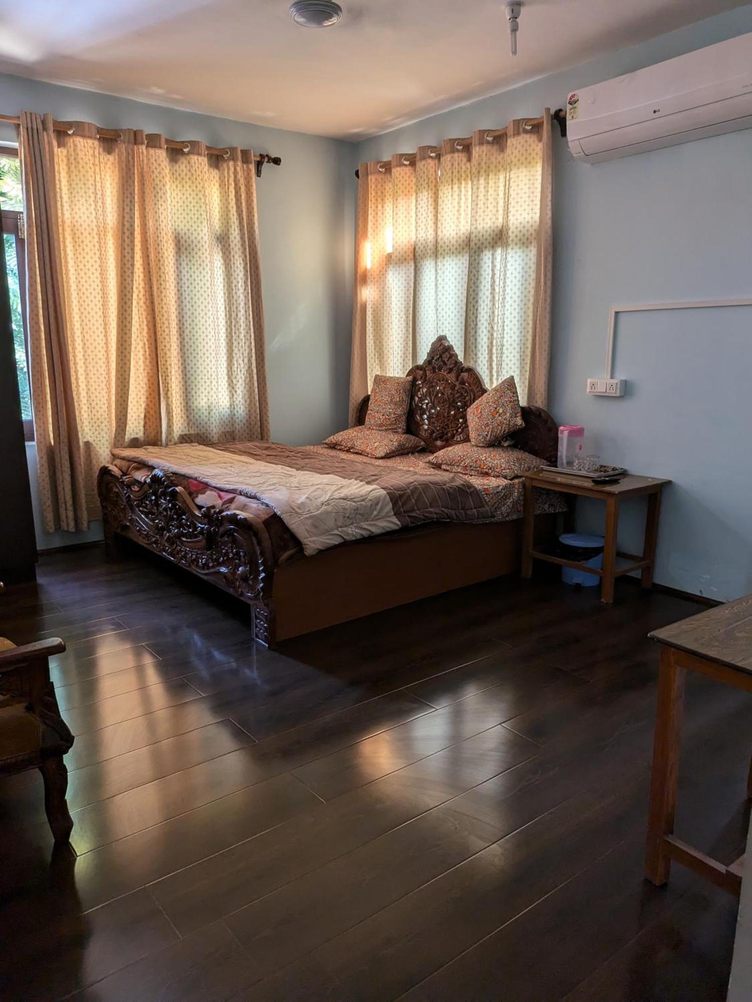 Hotel John's Palace Srinagar (Jammu and Kashmir)