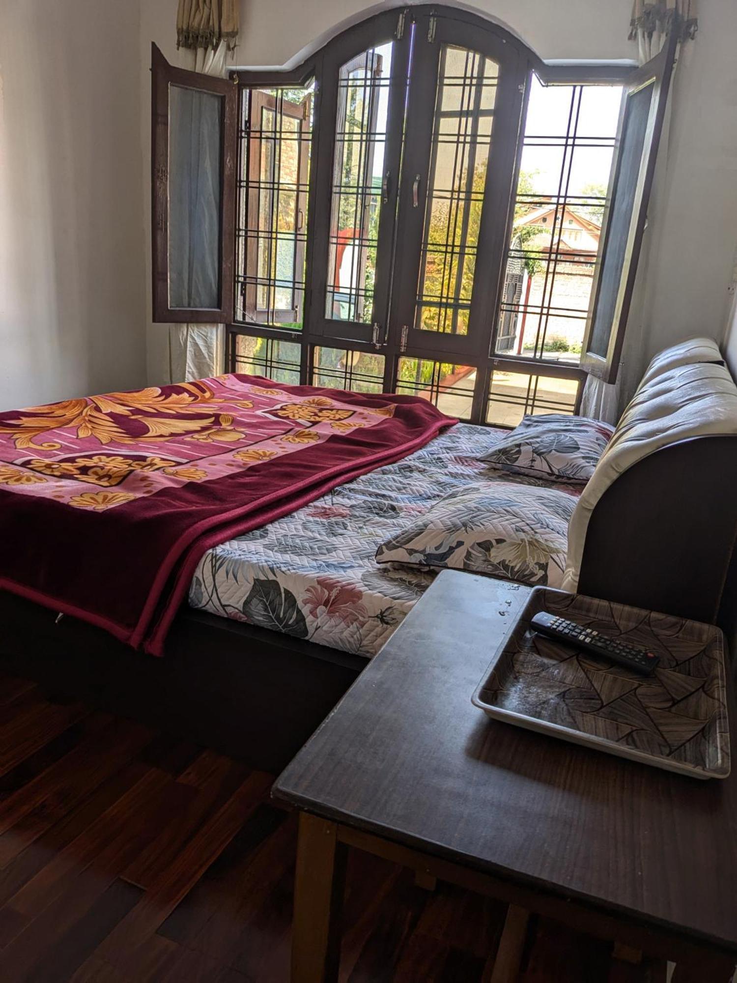 Hotel John's Palace Srinagar (Jammu and Kashmir)