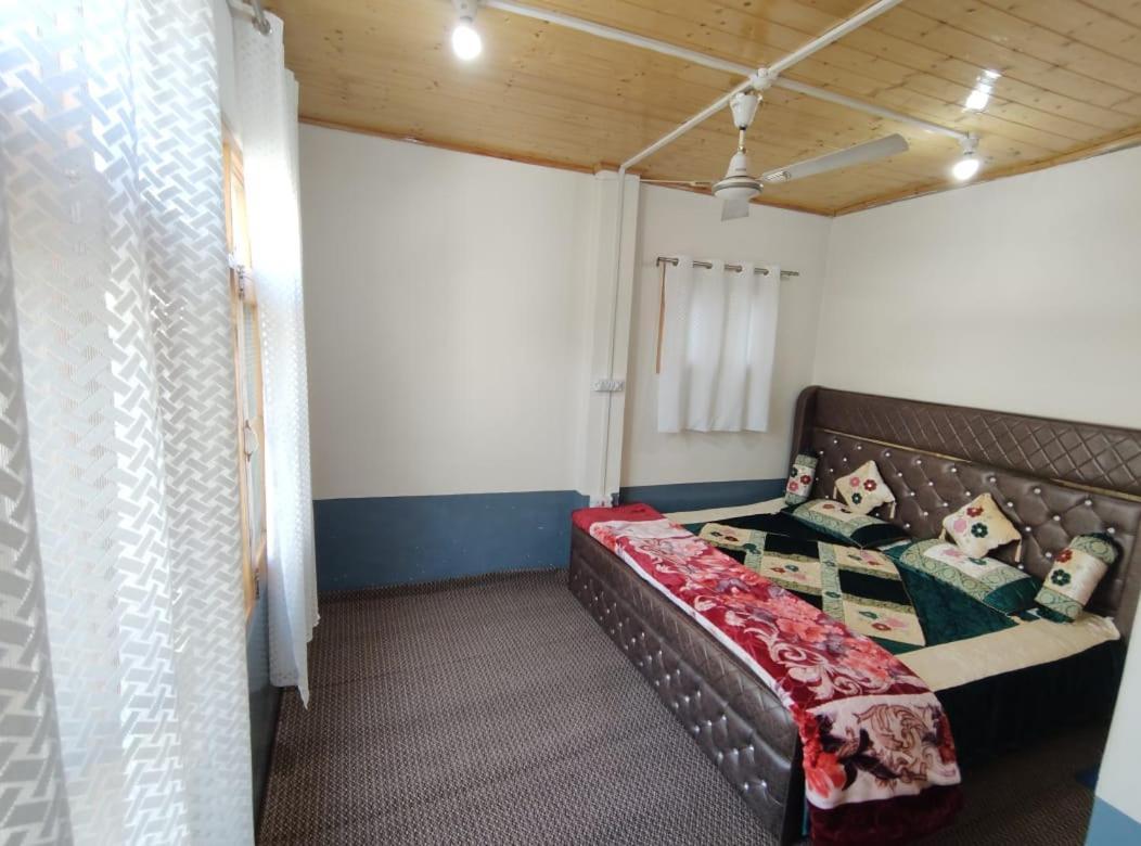 Single , Nearest Dal Holiday home *