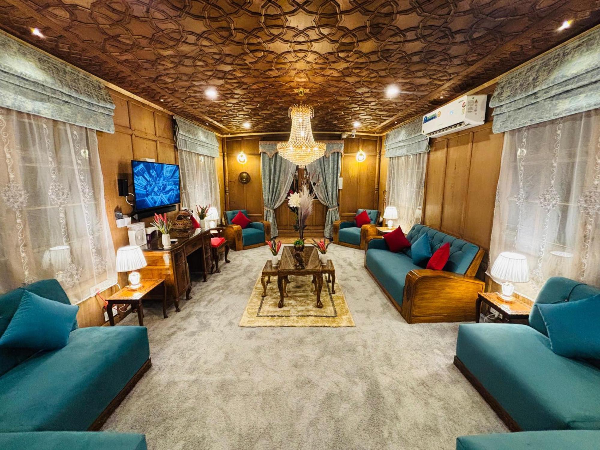 Hotel Shabistan Premium Houseboats *