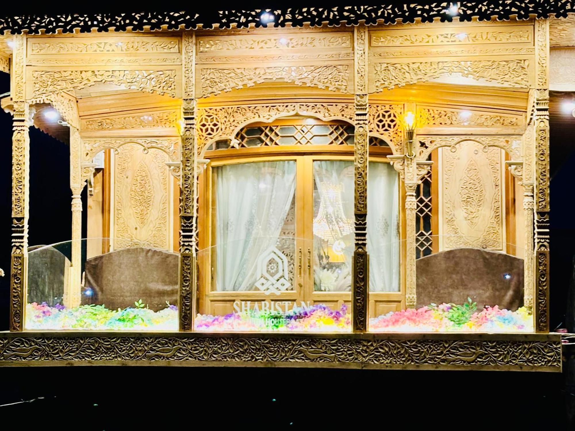Shabistan Premium Houseboats *