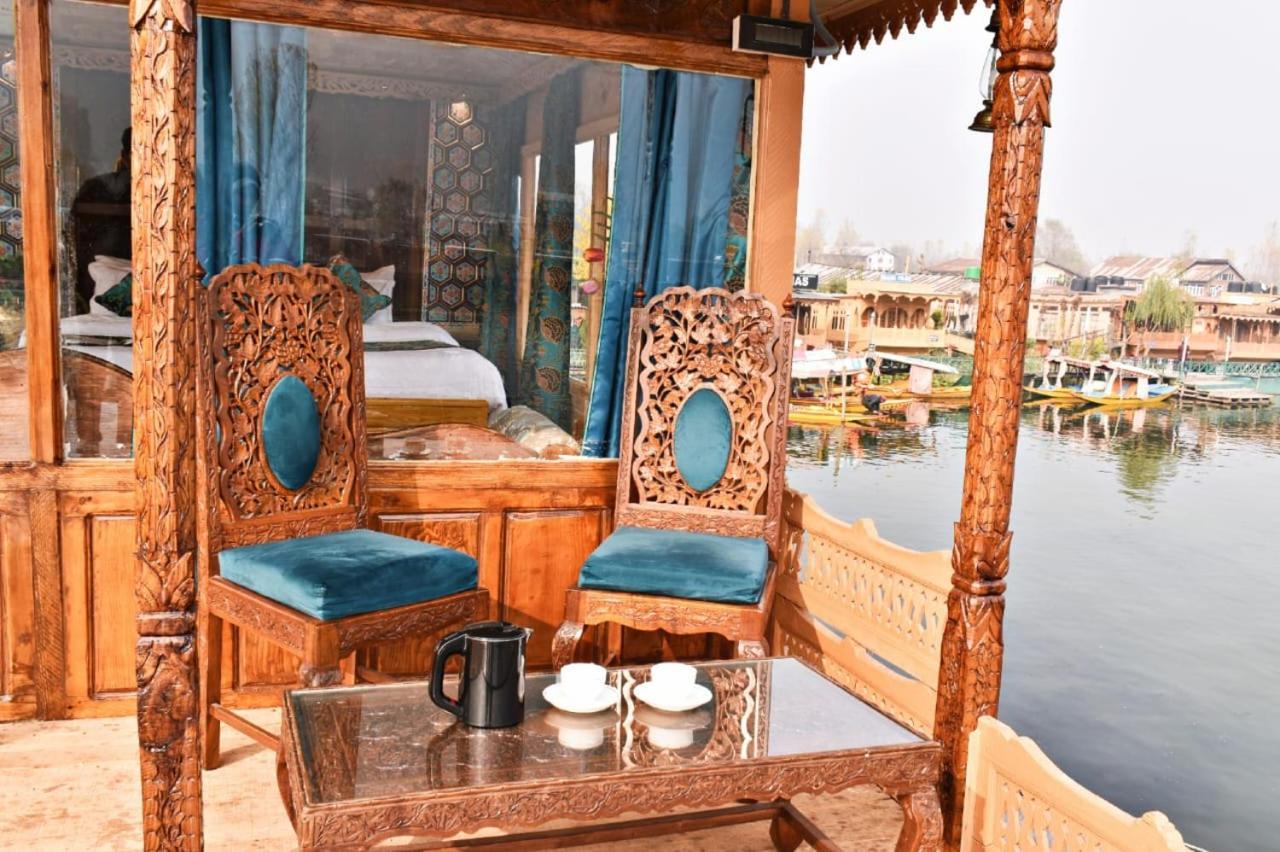 Houseboat Plato Excellence Resort