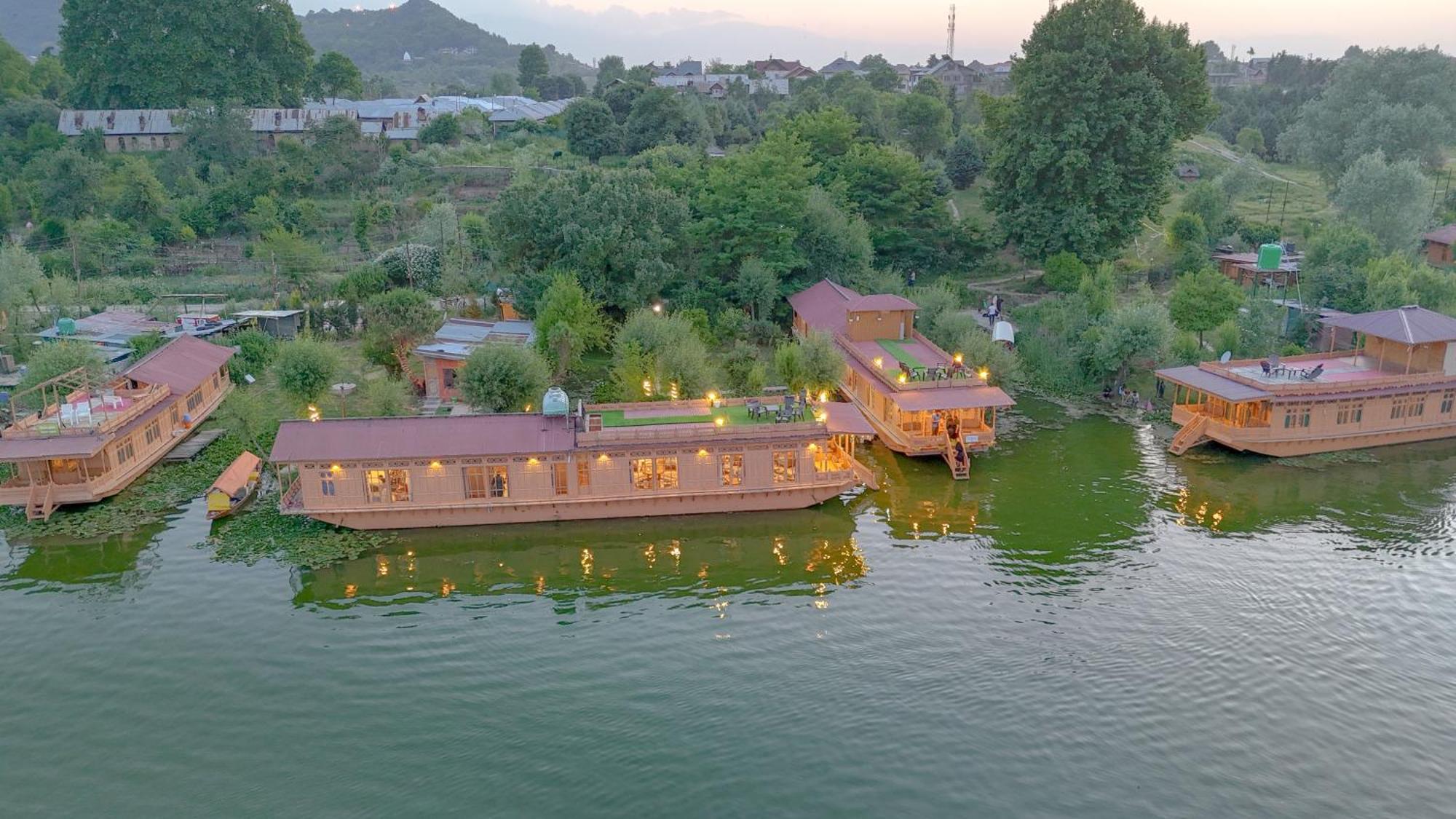 Hotel Peacock Houseboats Srinagar (Jammu and Kashmir)