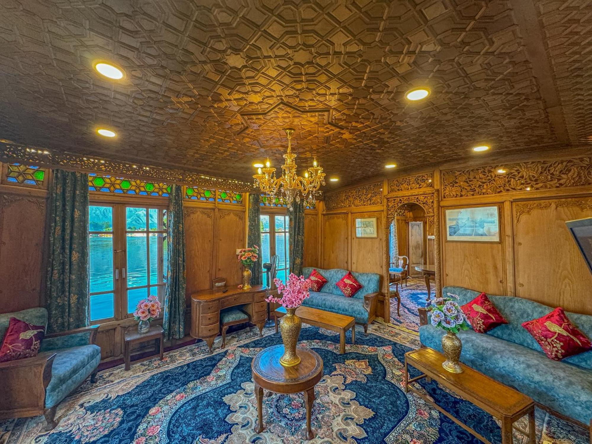 Peacock Houseboats 4*