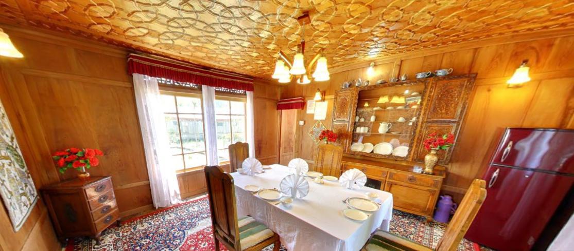 Hotel Peacock Houseboats Srinagar (Jammu and Kashmir)