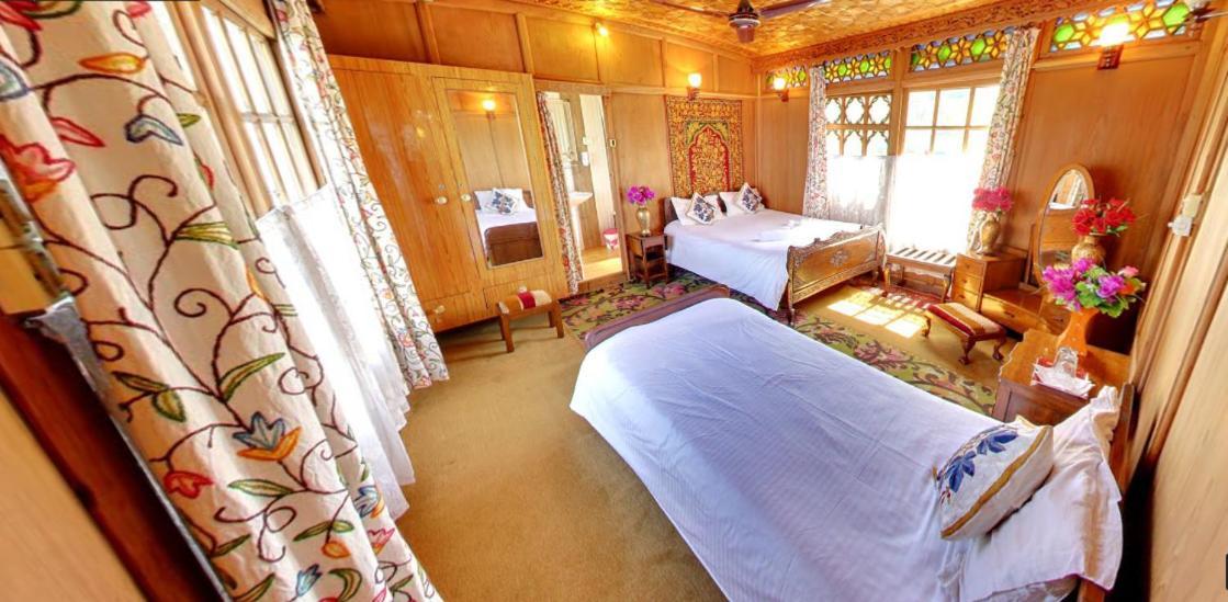 Peacock Houseboats Hotel Srinagar (Jammu and Kashmir)