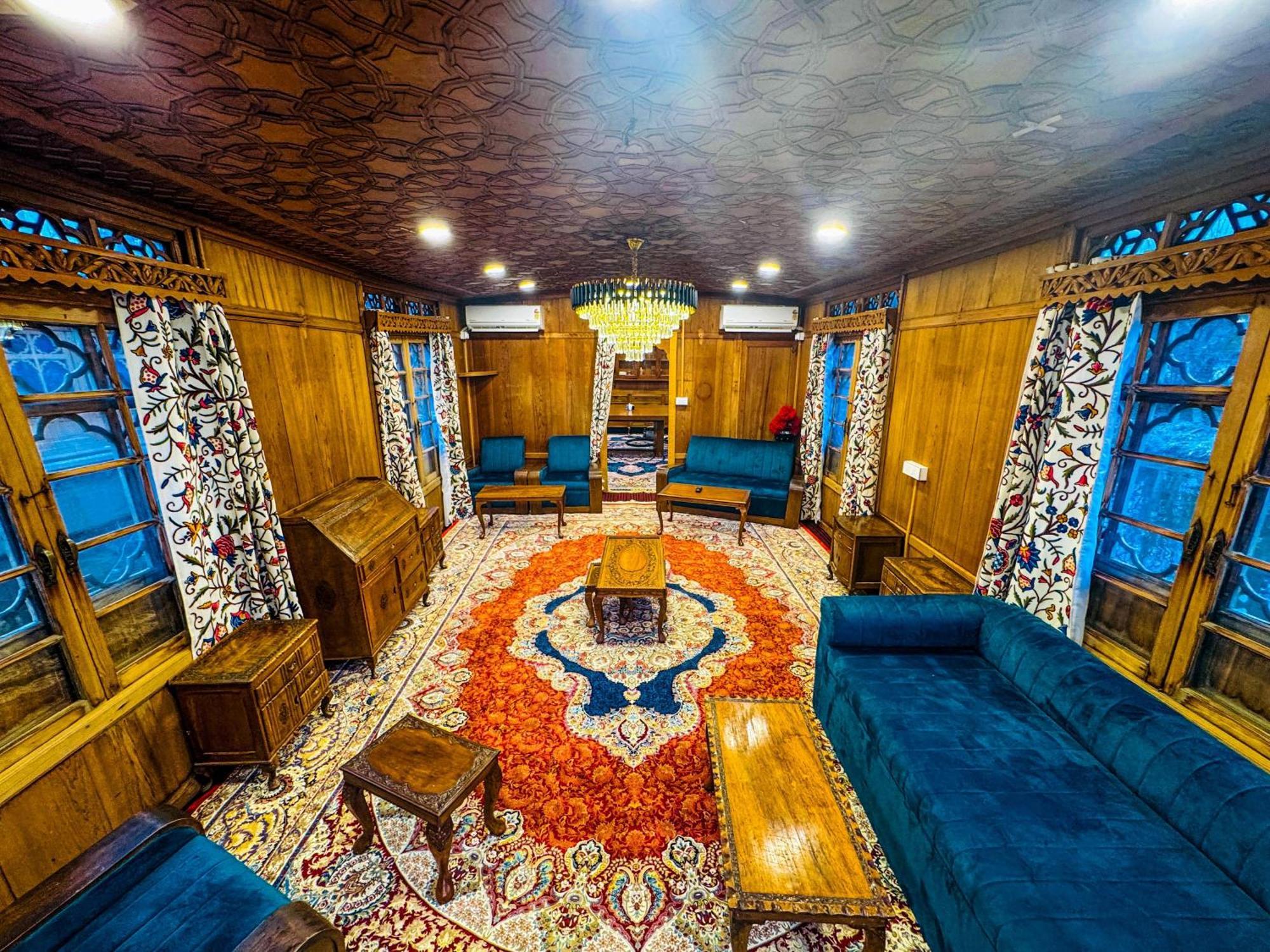 Peacock Houseboats 4* Srinagar (Jammu and Kashmir)