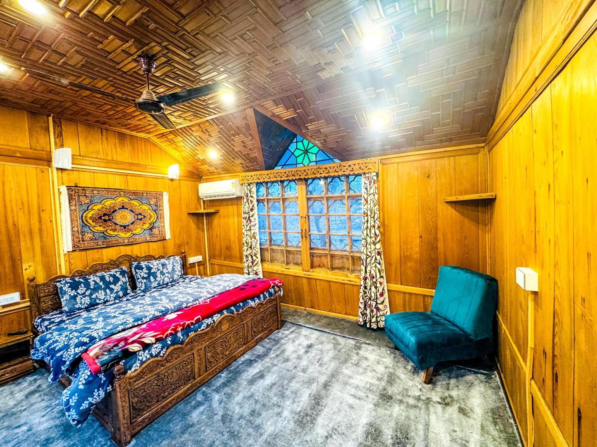 Peacock Houseboats Srinagar (Jammu and Kashmir)