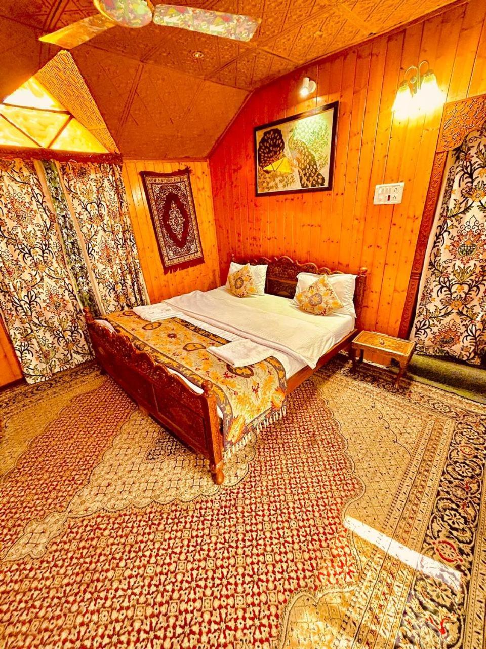The Hareem Group Of Houseboats 4* Srinagar (Jammu and Kashmir)