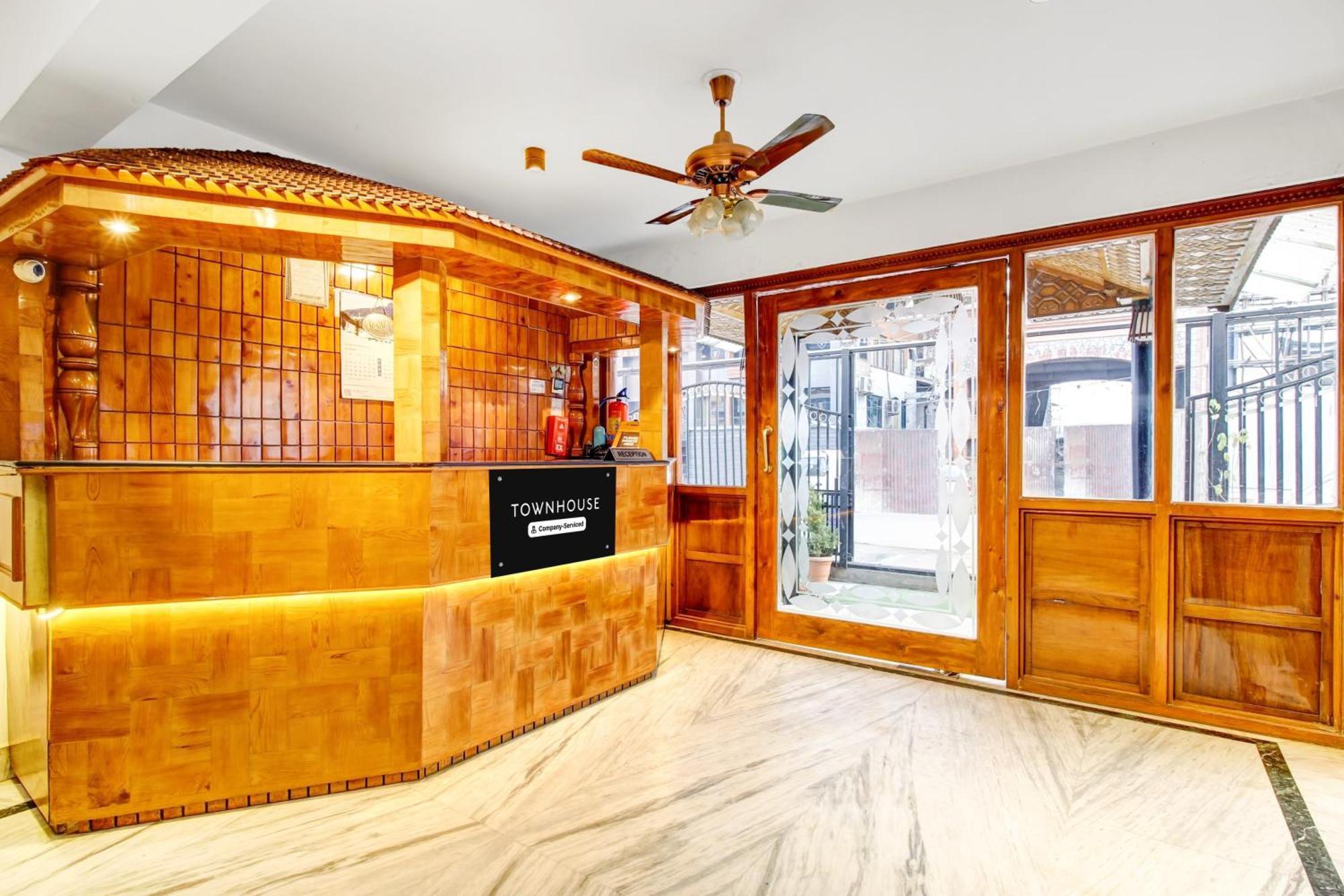 Super Townhouse Rajbagh Formerly Modern