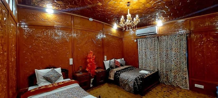 Hb Freedom Group Of Houseboats * Srinagar (Jammu and Kashmir)