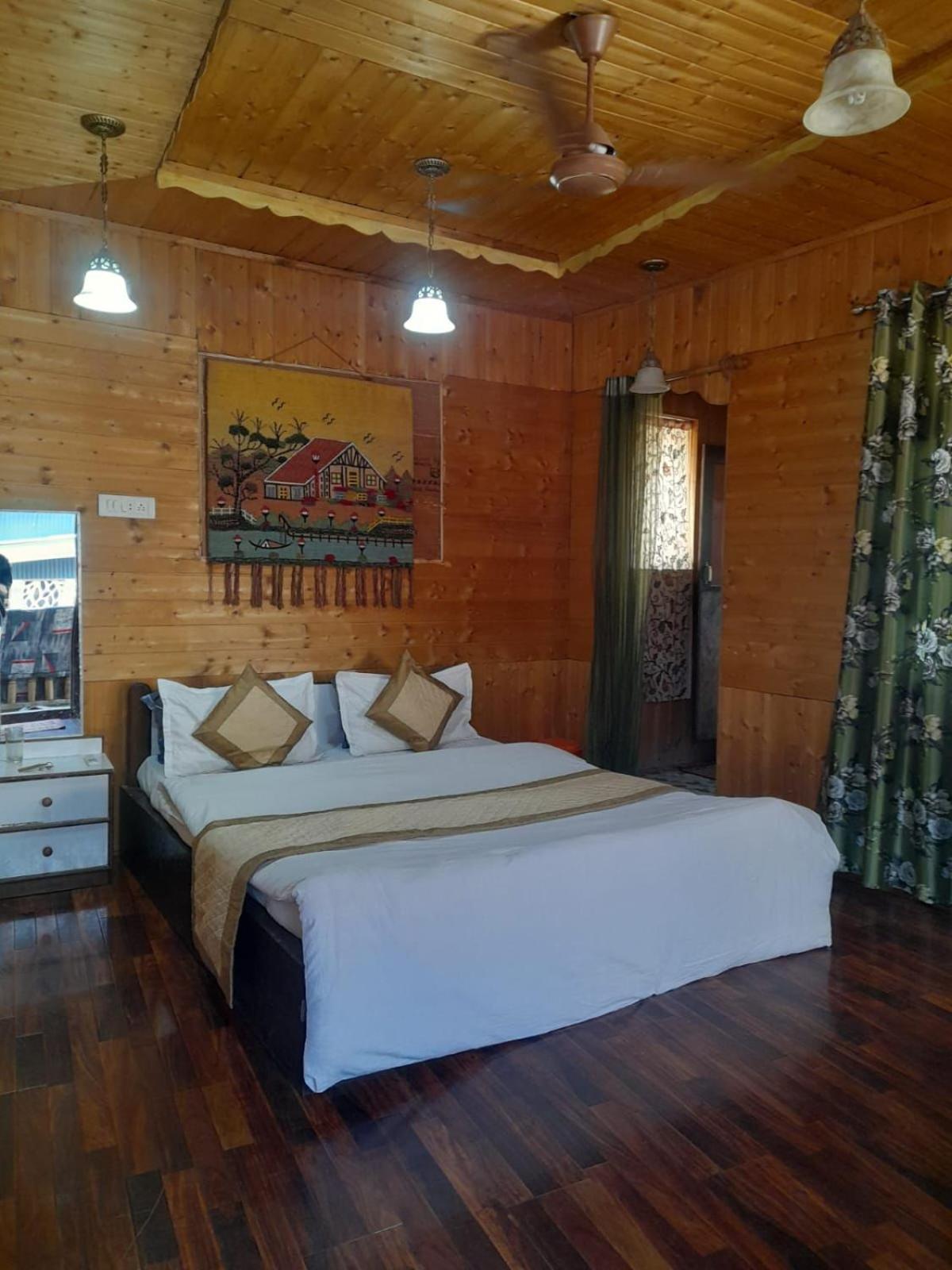 Dal Point View Guest house Srinagar (Jammu and Kashmir)