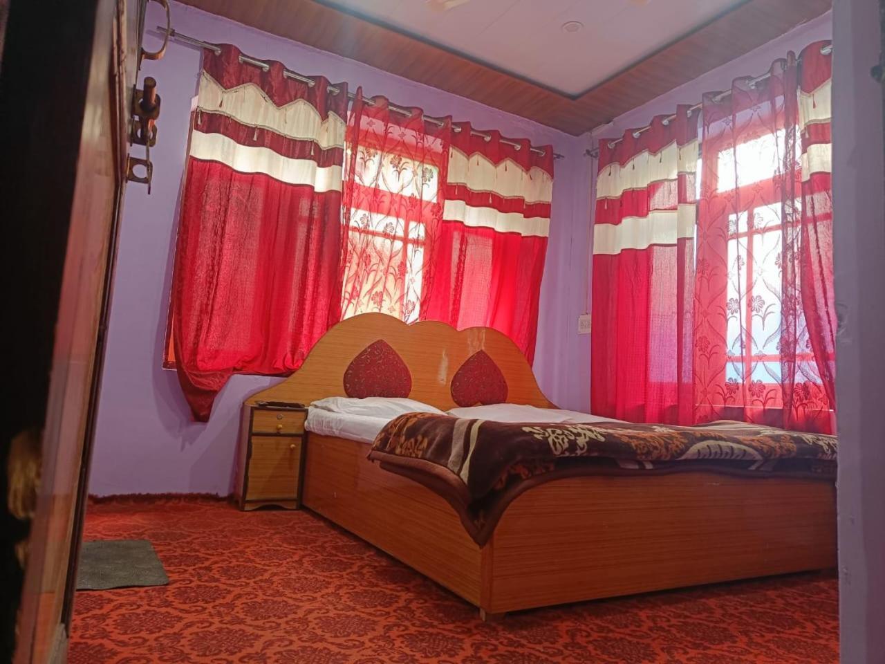 Alamdar Srinagar (Jammu and Kashmir)