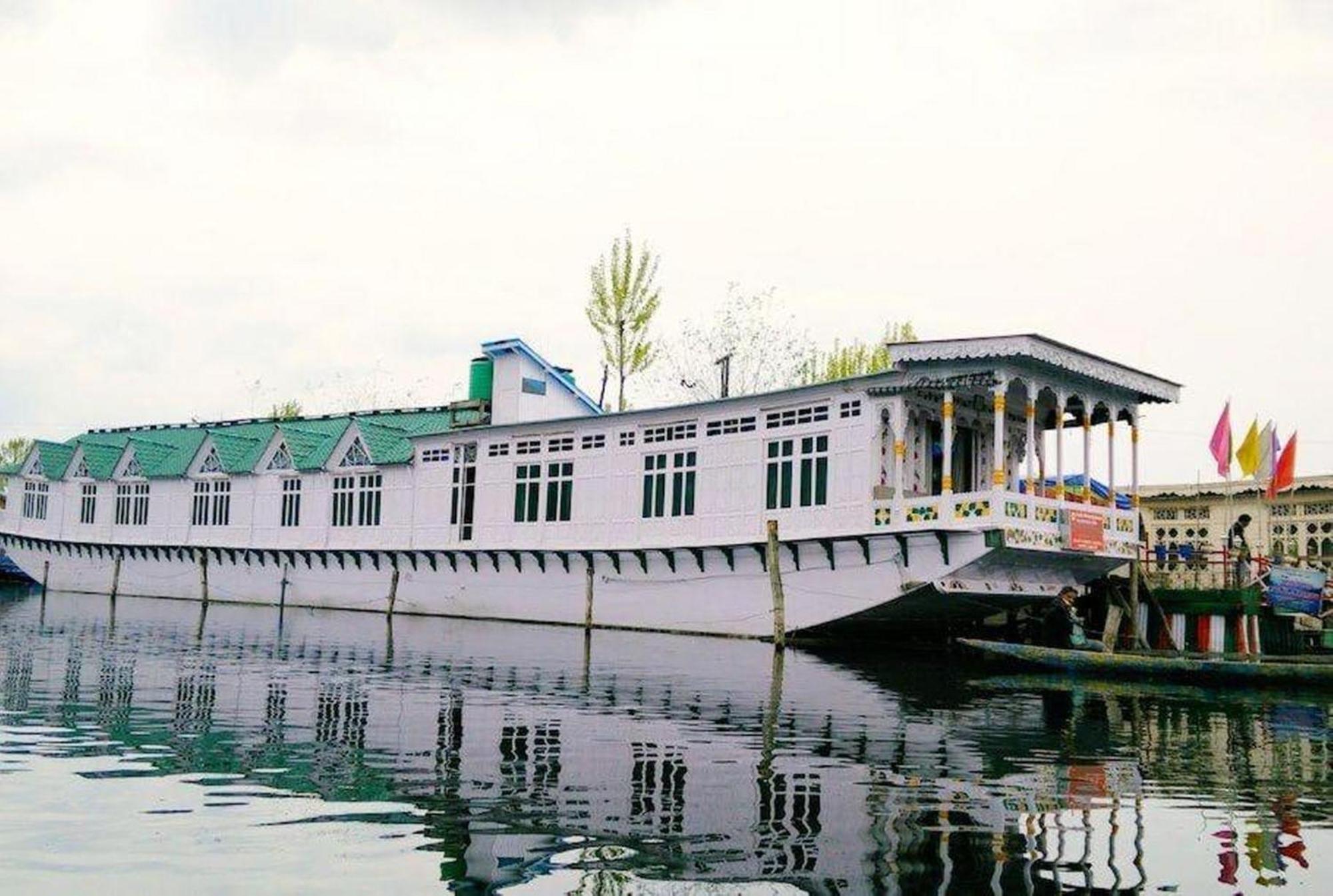 The Heritage Group Of Houseboats Hotel