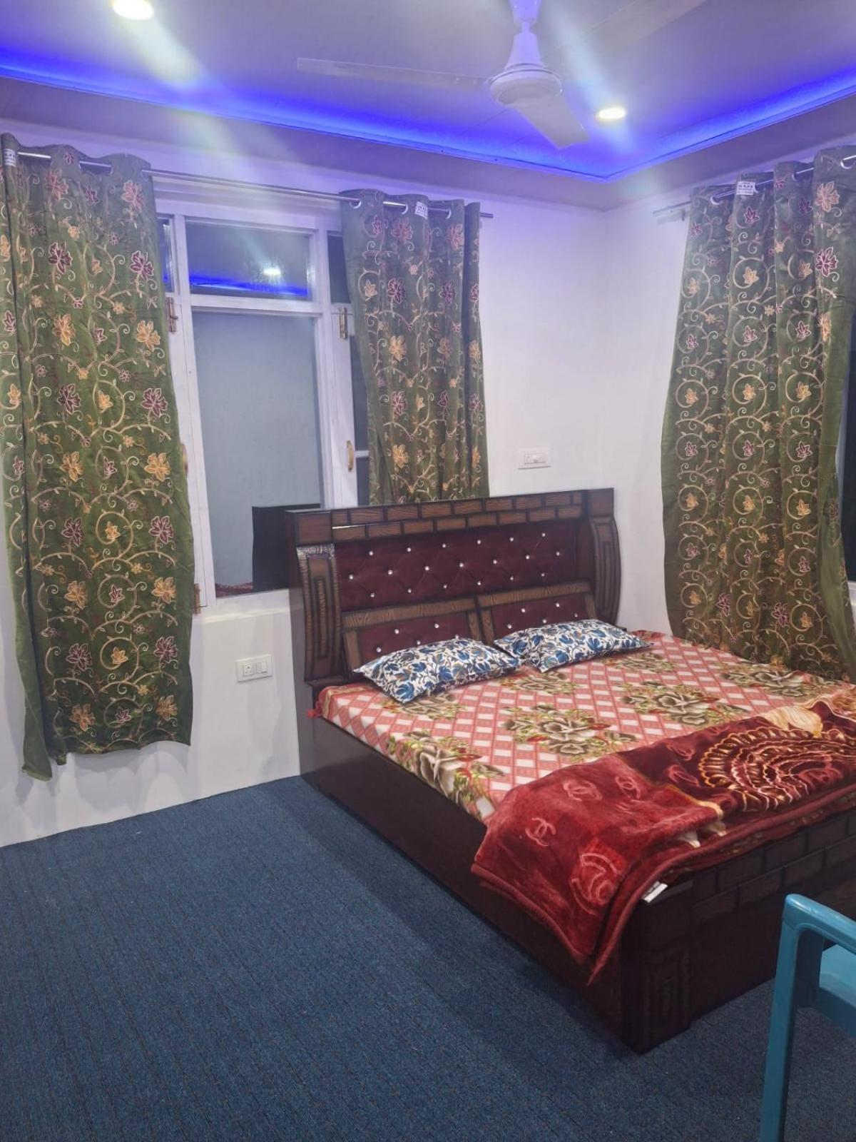 Apartment Gulzar 6bhk Srinagar (Jammu and Kashmir)