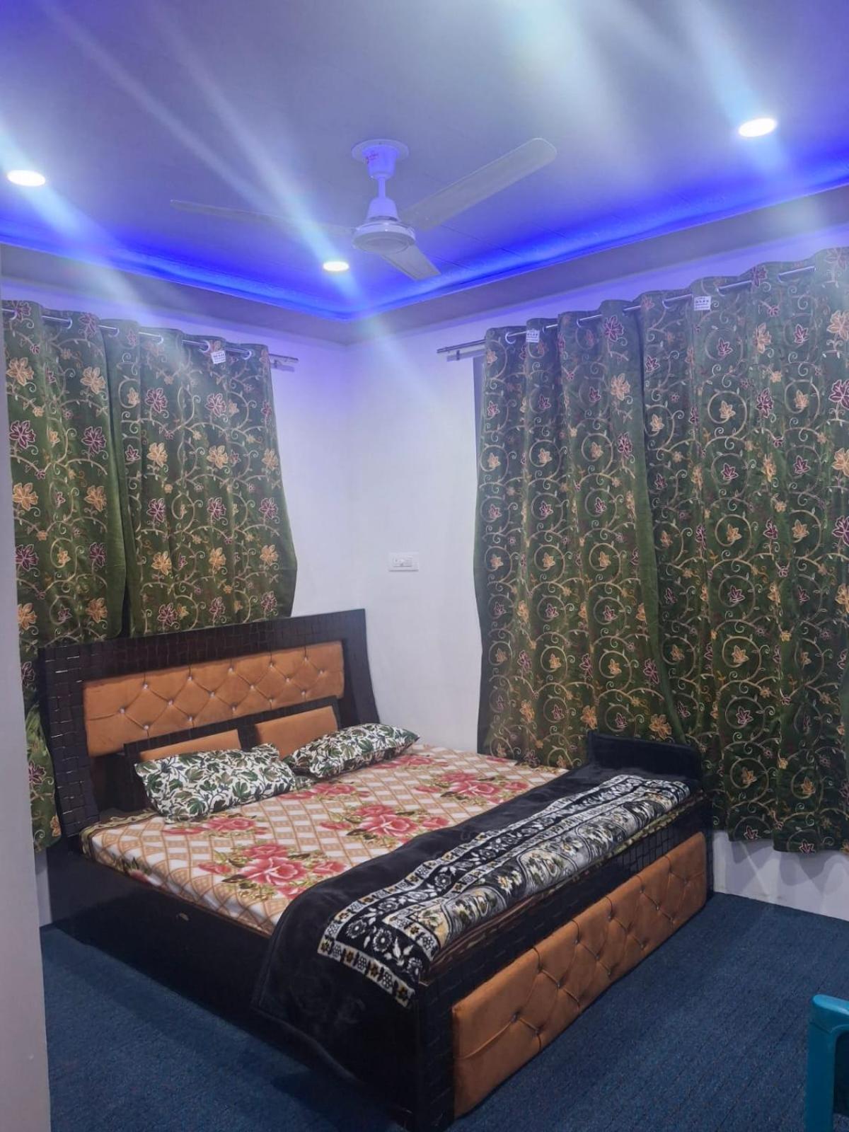 Apartment Gulzar 6bhk Srinagar (Jammu and Kashmir)