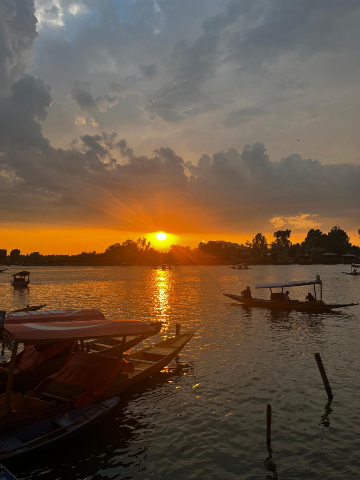 Sea Face Hotel Srinagar (Jammu and Kashmir)