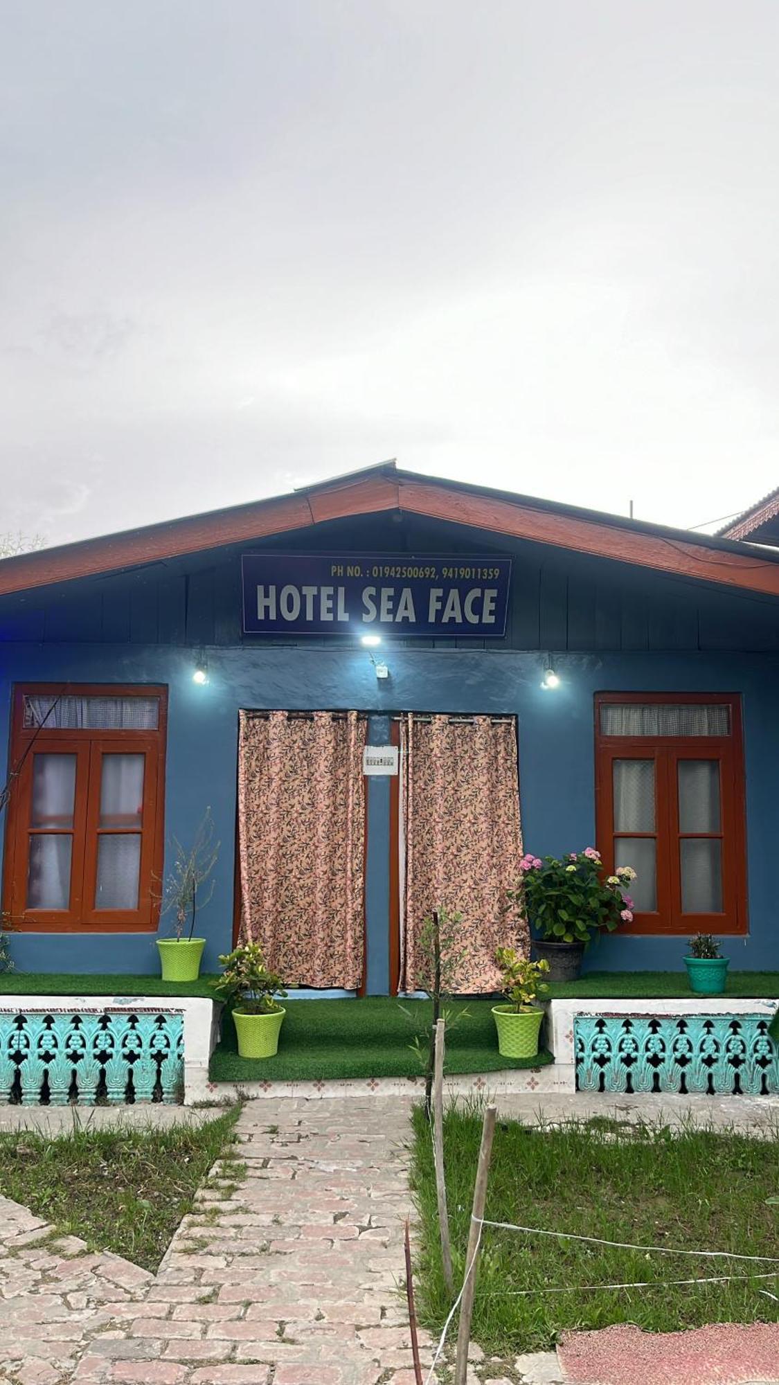 Hotel Sea Face *
