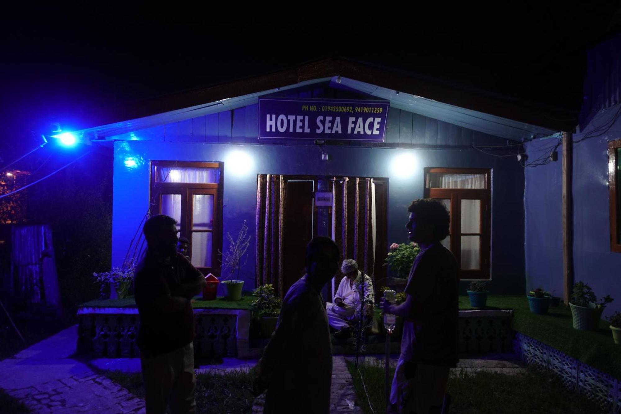 Sea Face Hotel Srinagar (Jammu and Kashmir)