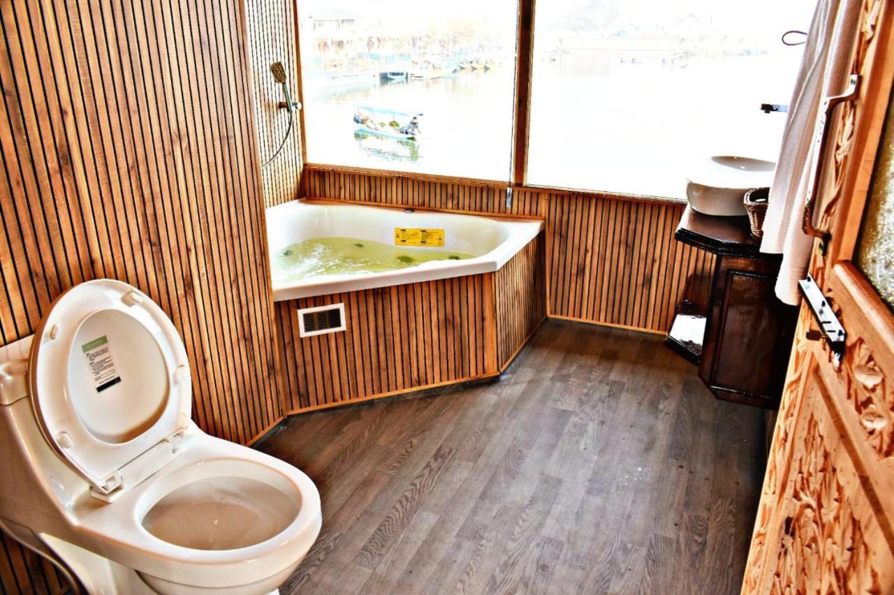 Botel Hb Freedom Group Of Houseboats Srinagar (Jammu and Kashmir)
