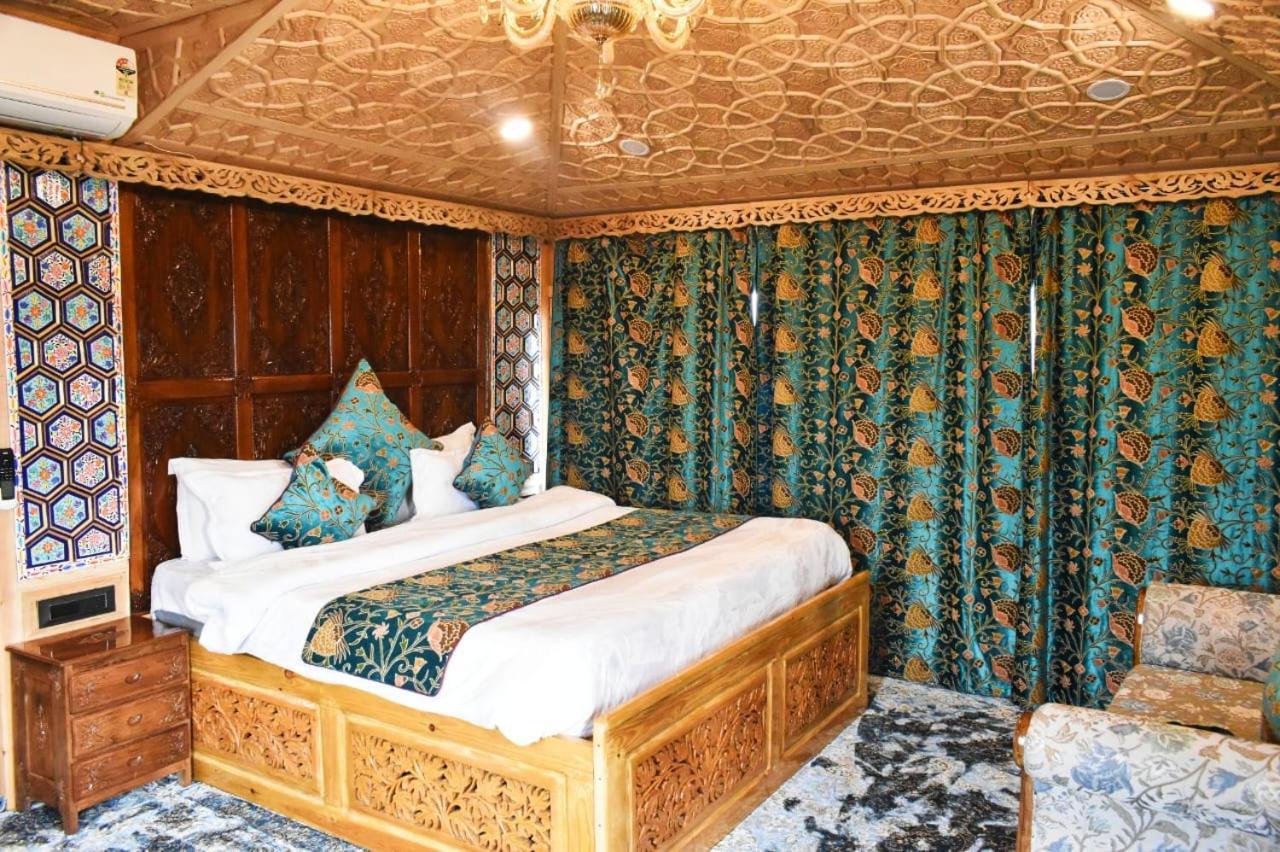 Hb Freedom Group Of Houseboats Srinagar (Jammu and Kashmir)