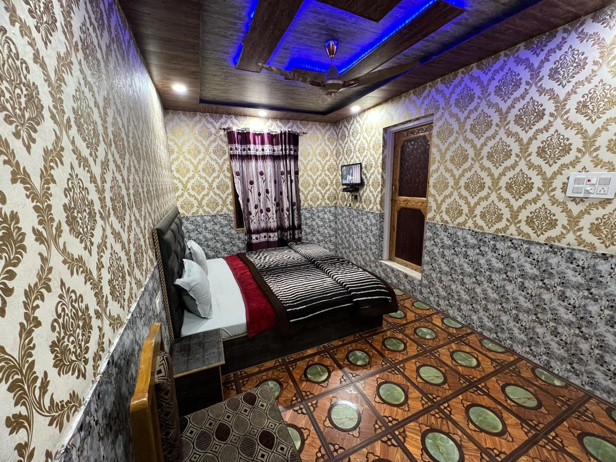 Kaaka Guest house Srinagar (Jammu and Kashmir)