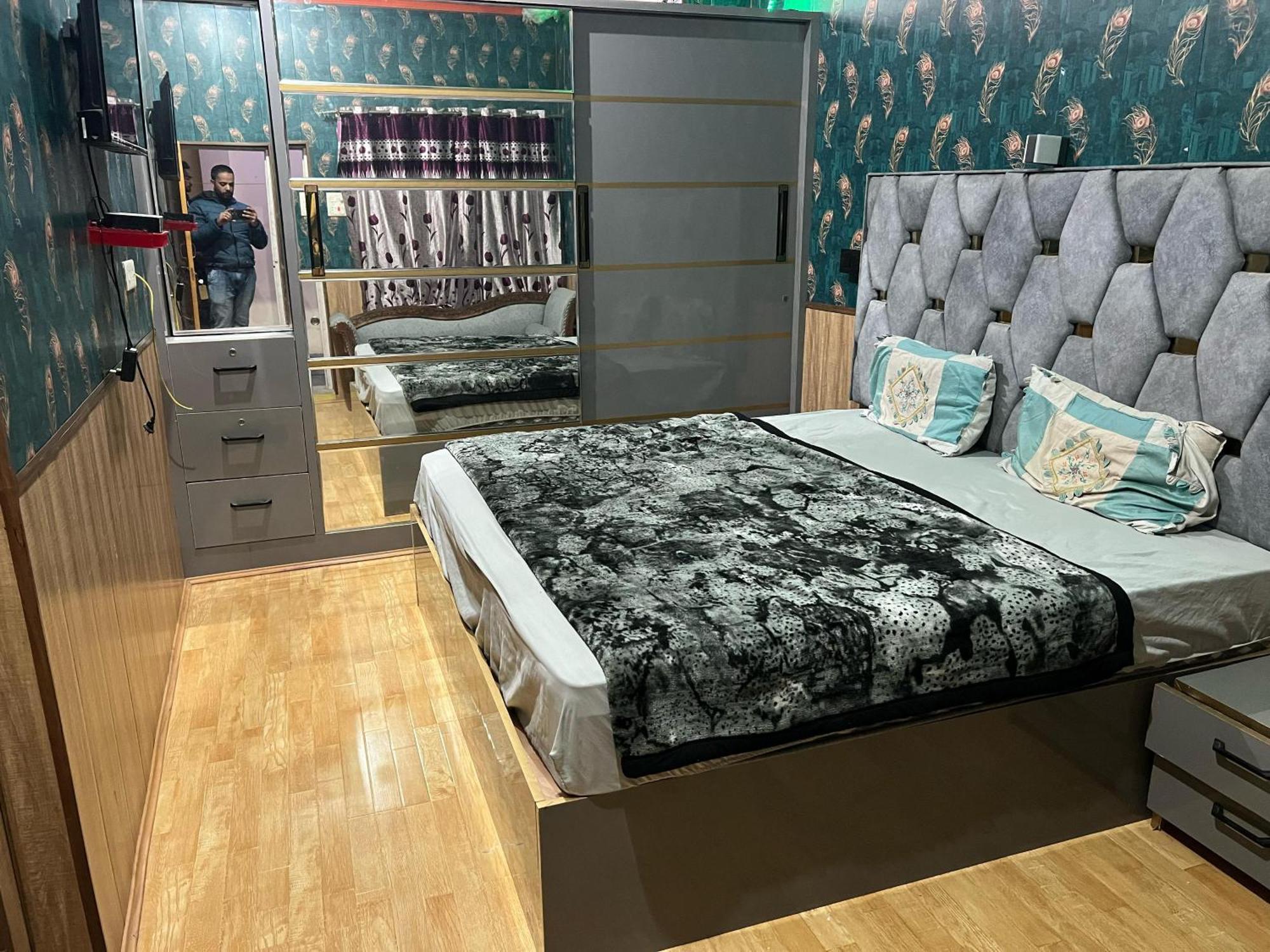 Guest house Kaaka Srinagar (Jammu and Kashmir)