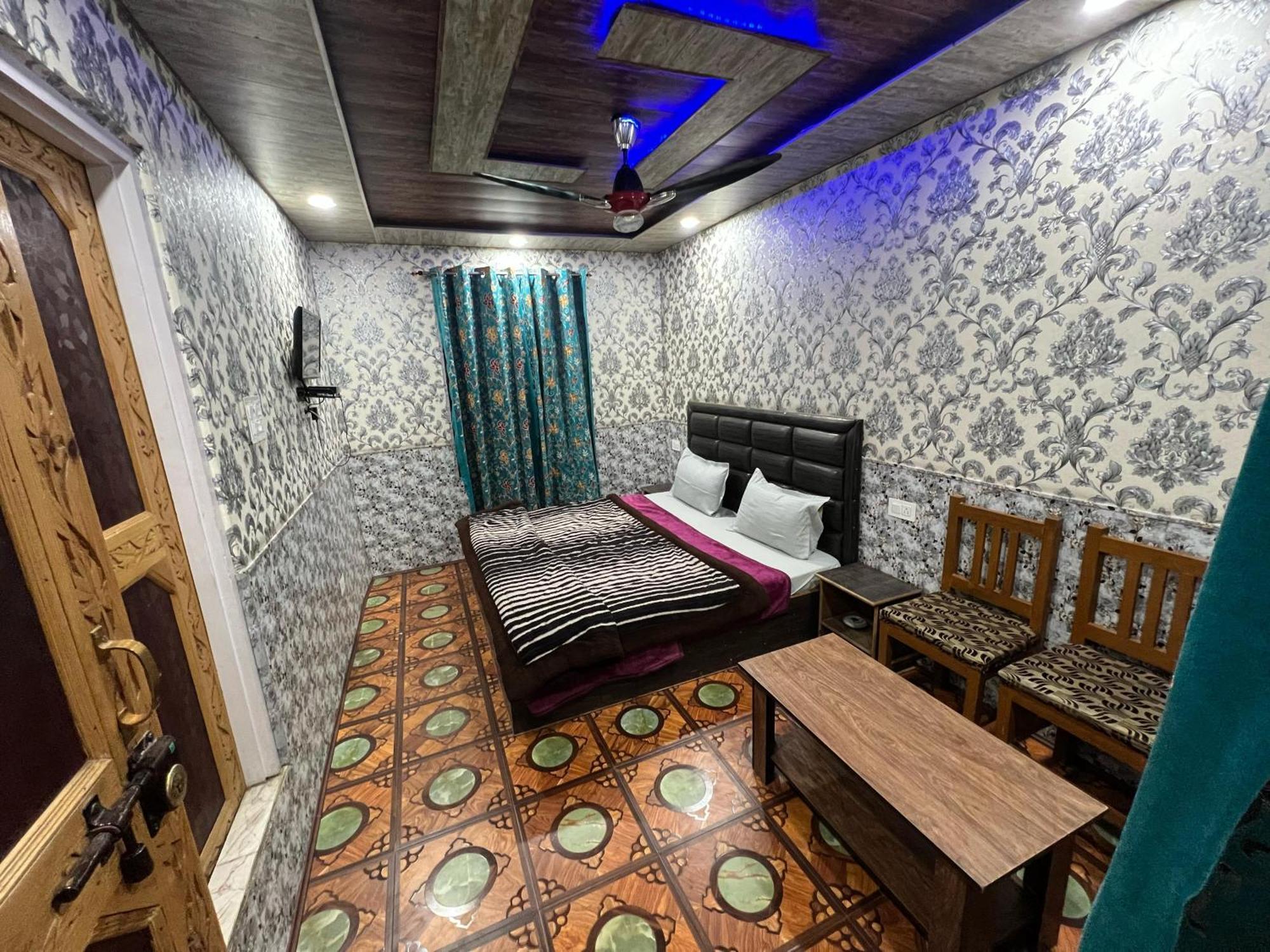 Kaaka Srinagar (Jammu and Kashmir)