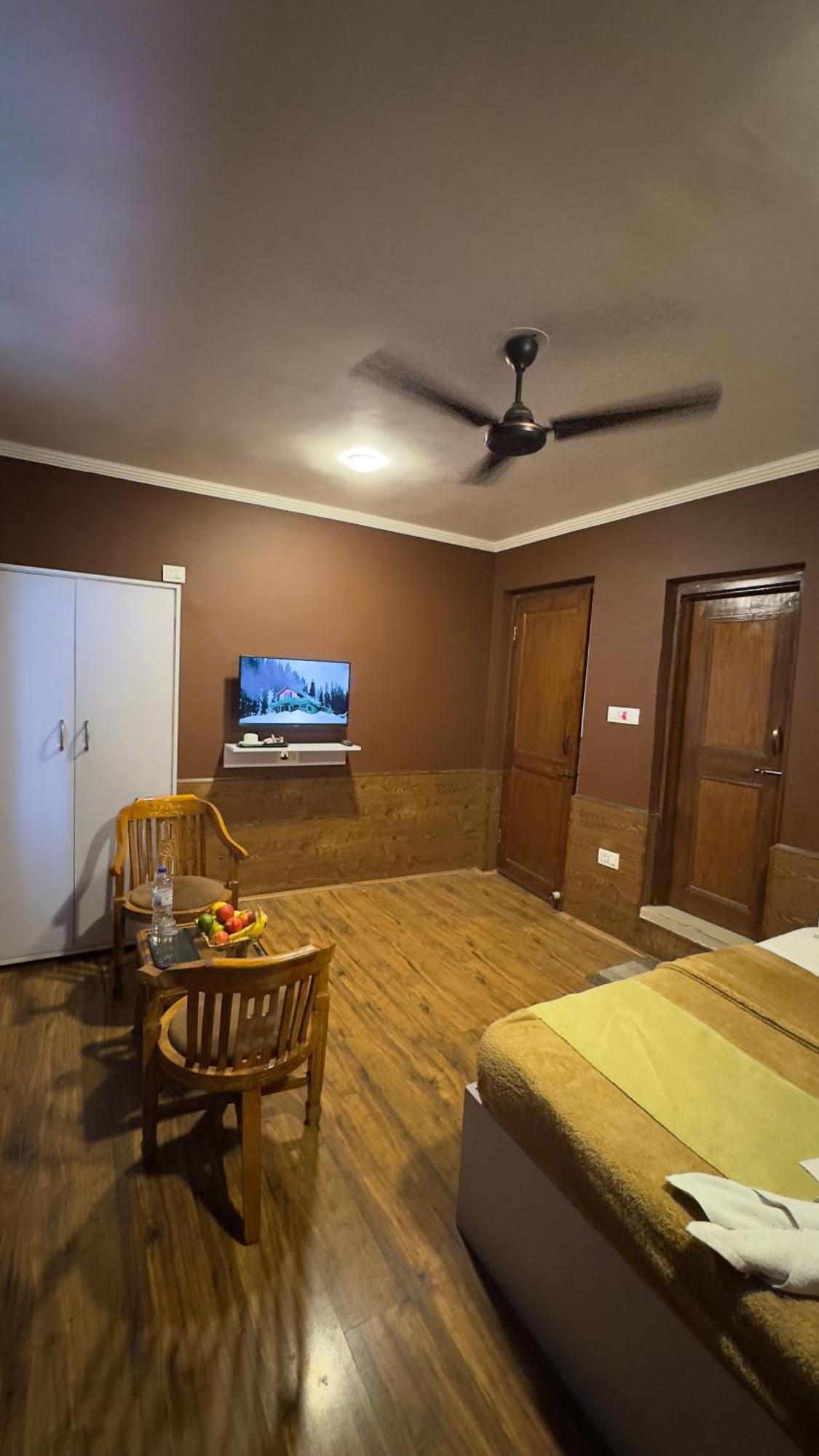 Jafson Accommodates Srinagar (Jammu and Kashmir)