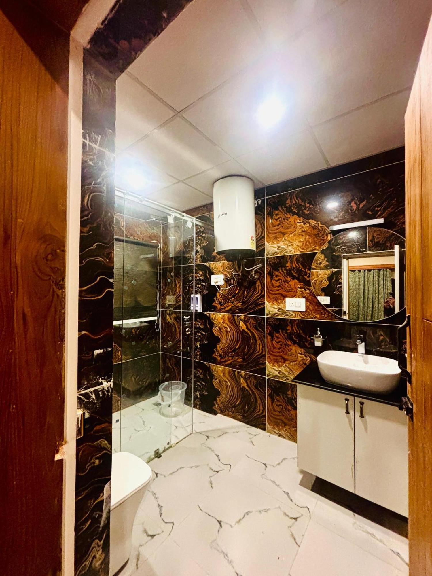 Hotel Shahi Group Of Pahalgam 3*