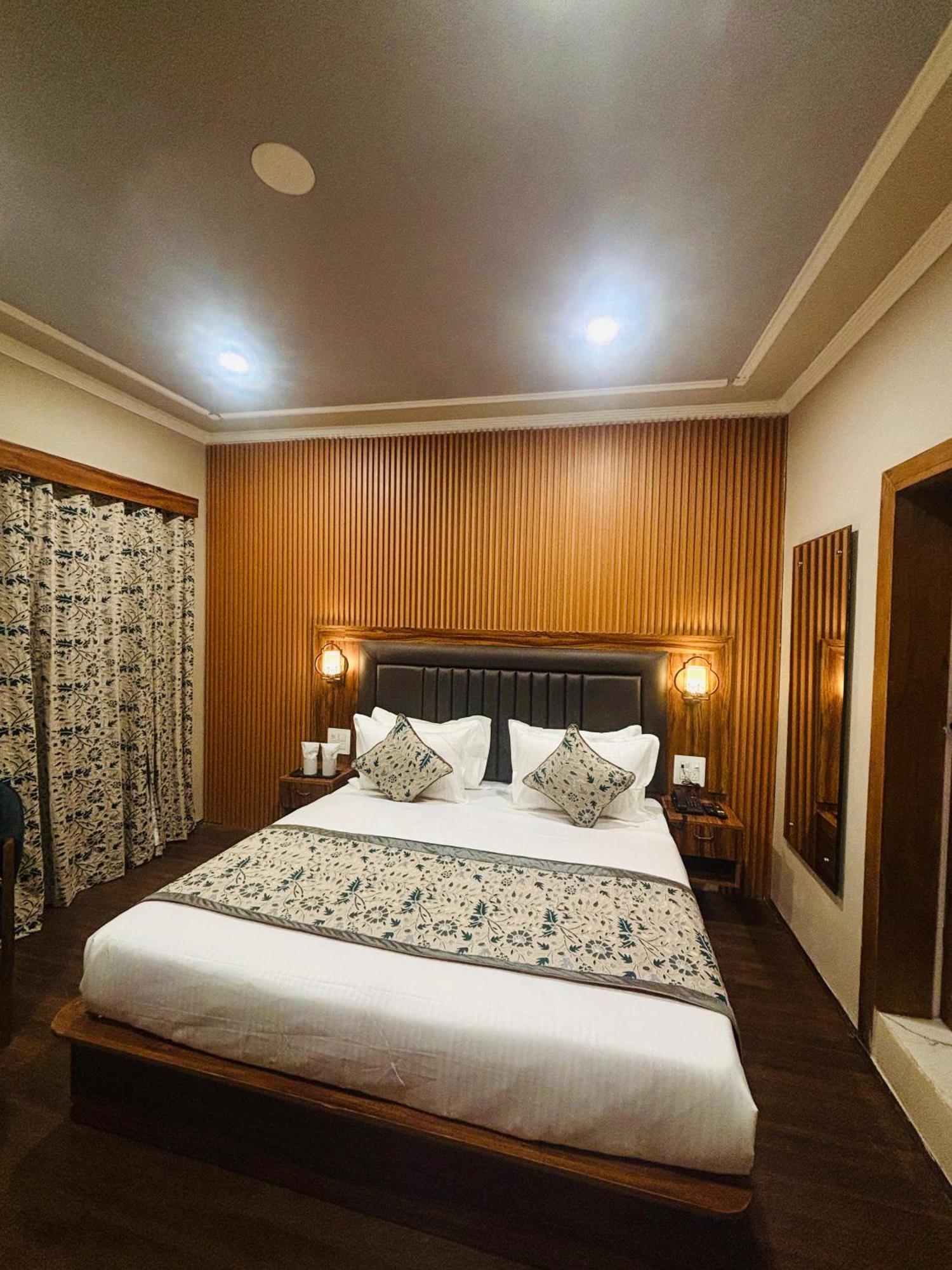 Hotel Shahi Group Of Pahalgam