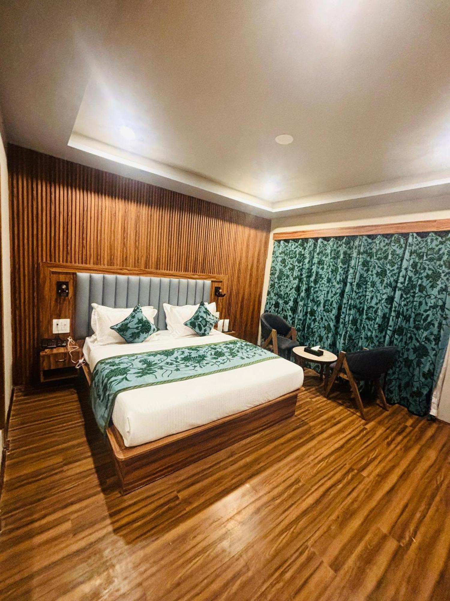 Hotel Shahi Group Of Pahalgam 3*
