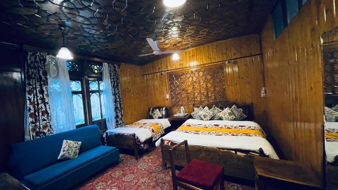 Hb Freedom Group Of Houseboats Srinagar (Jammu and Kashmir)