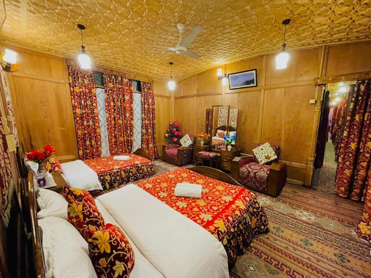 Hb Freedom Group Of Houseboats * Srinagar (Jammu and Kashmir)