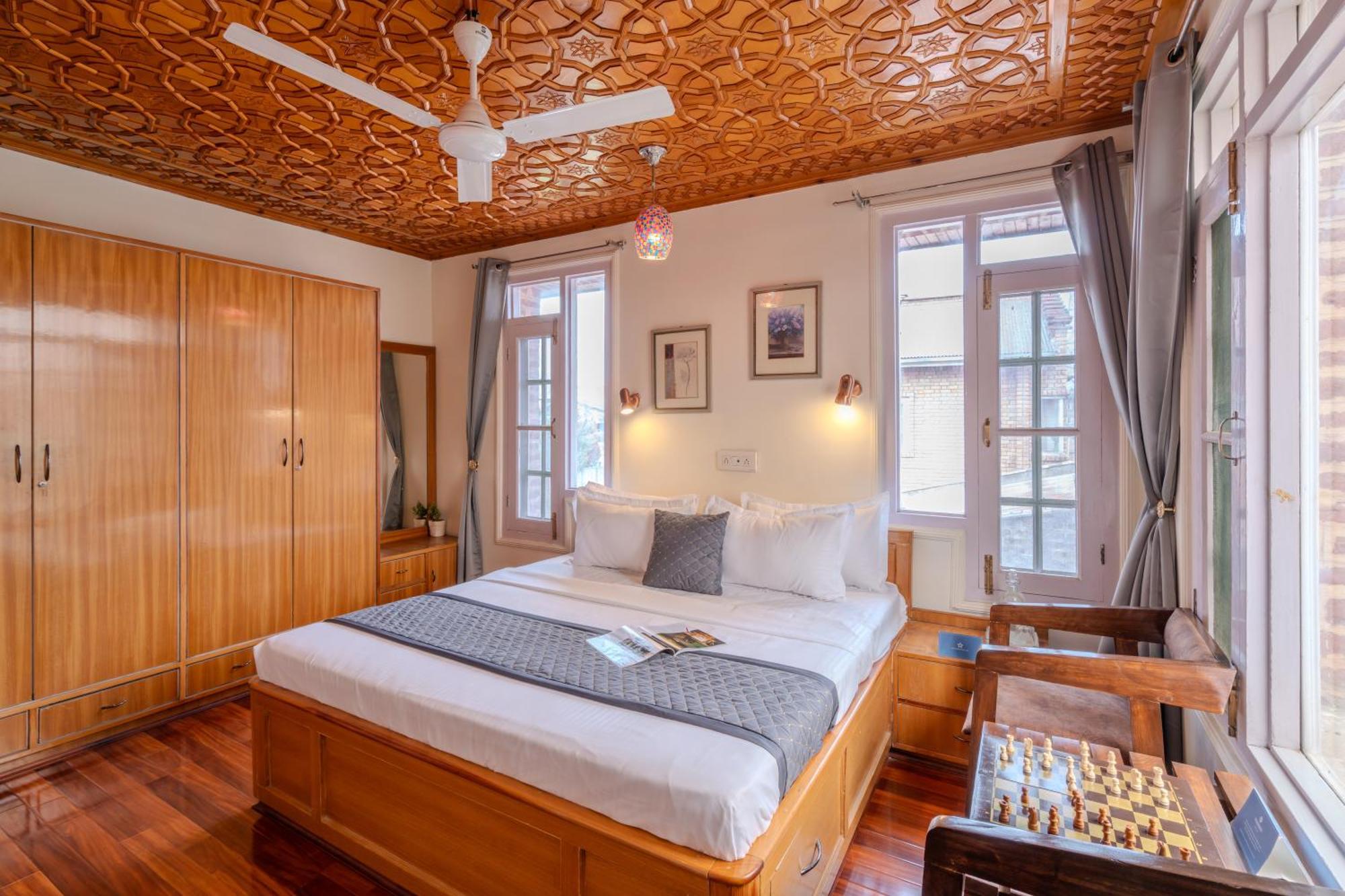 Saffronstays Sun