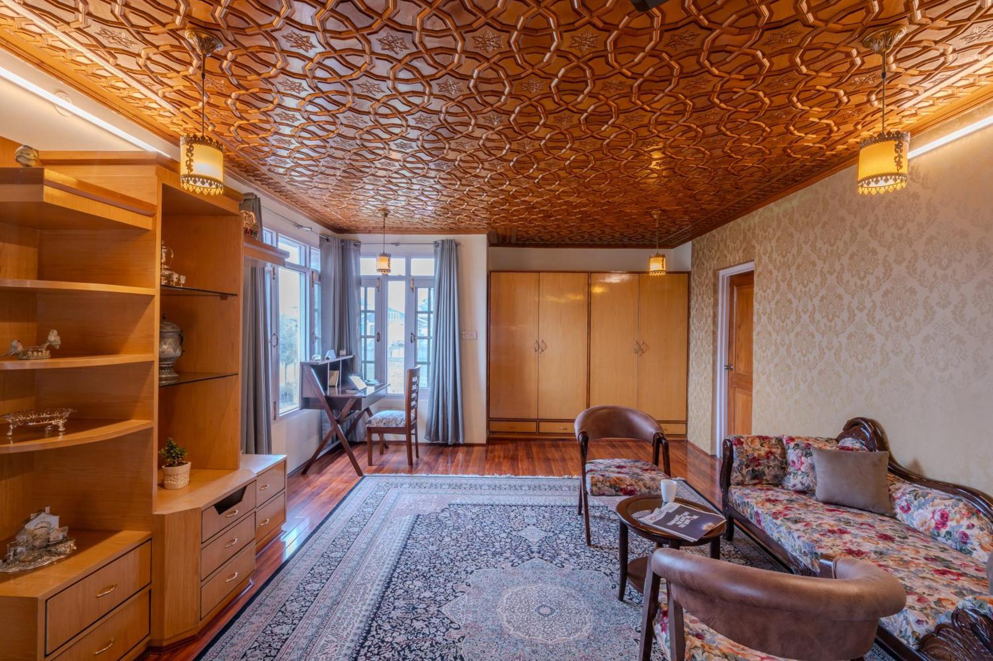 Saffronstays Sun Srinagar (Jammu and Kashmir)