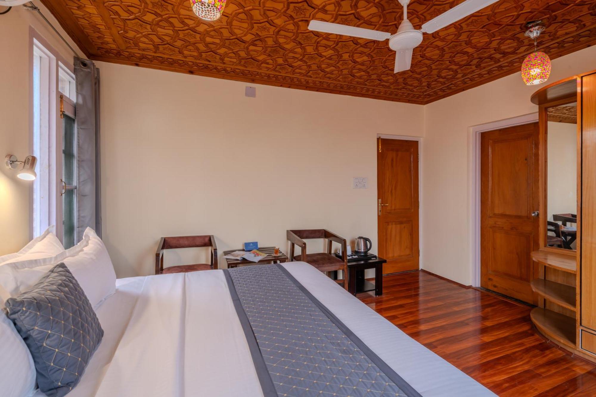 Saffronstays Sun Srinagar (Jammu and Kashmir)