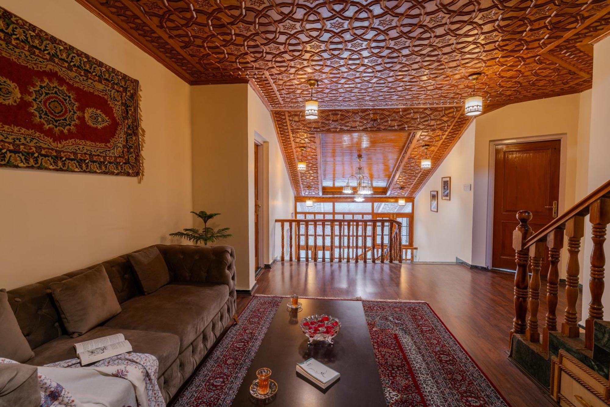 Saffronstays Sun Villa *