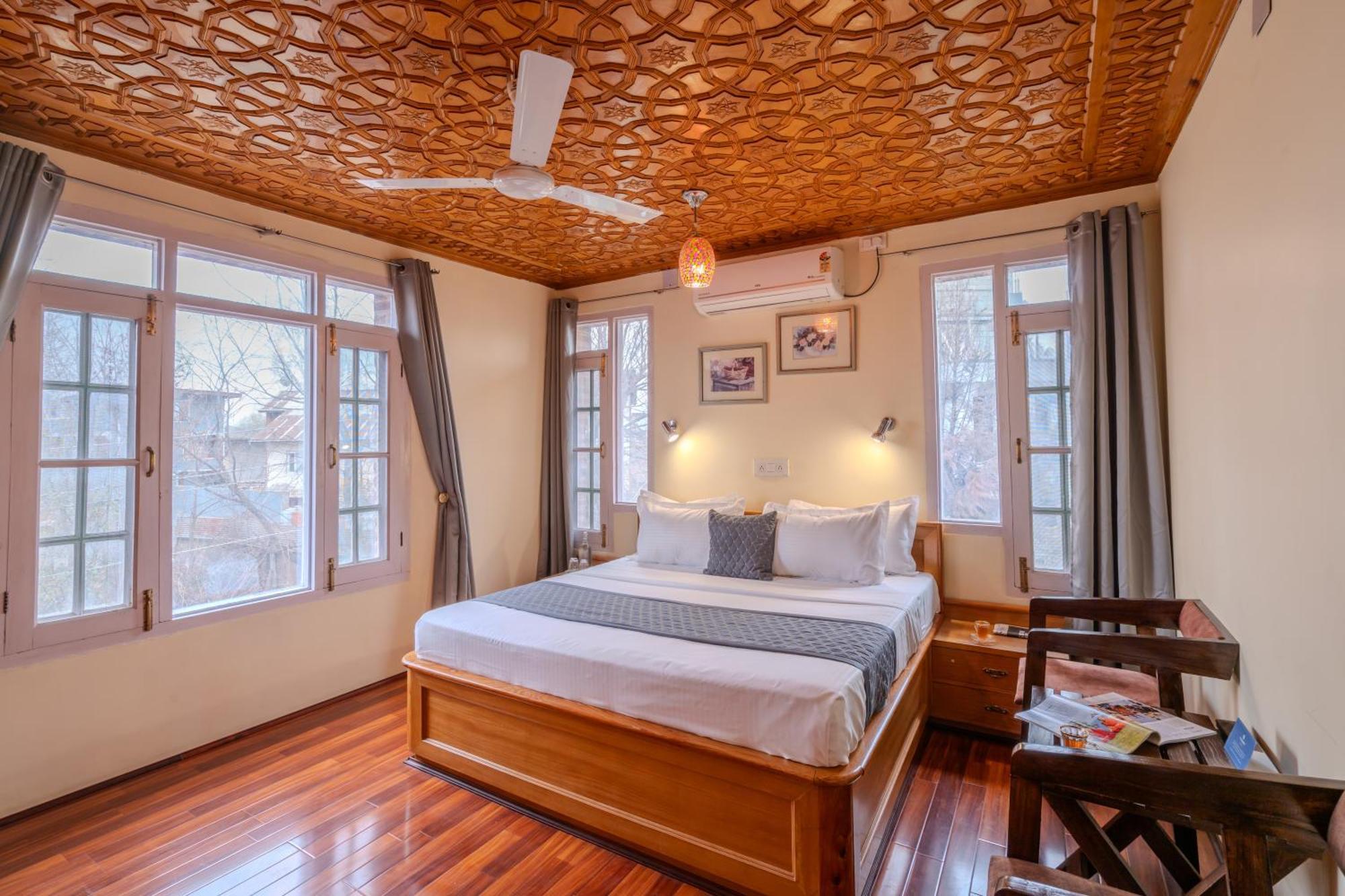 Saffronstays Sun *
